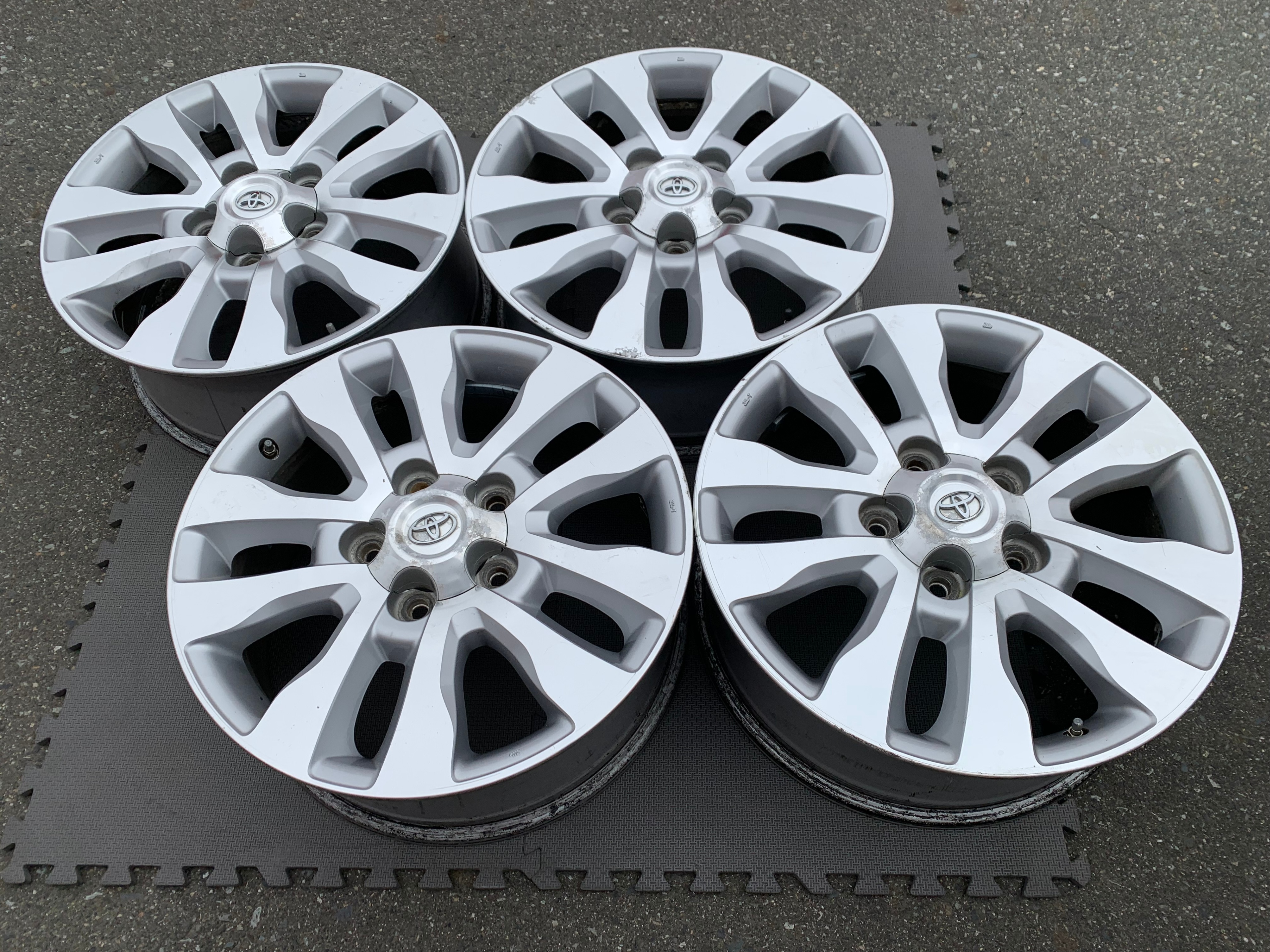 Set of 20" Toyota Tundra rims 5X150 ET60 in good cond with TPMS - photo 5