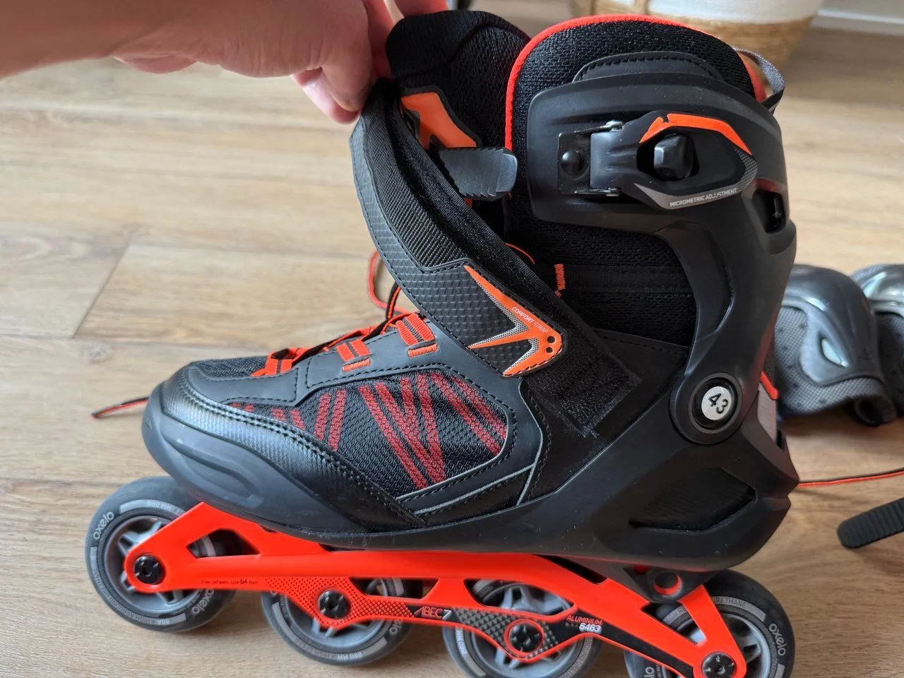 Inline Skates With Knee and Elbow Pads image indicator(3)