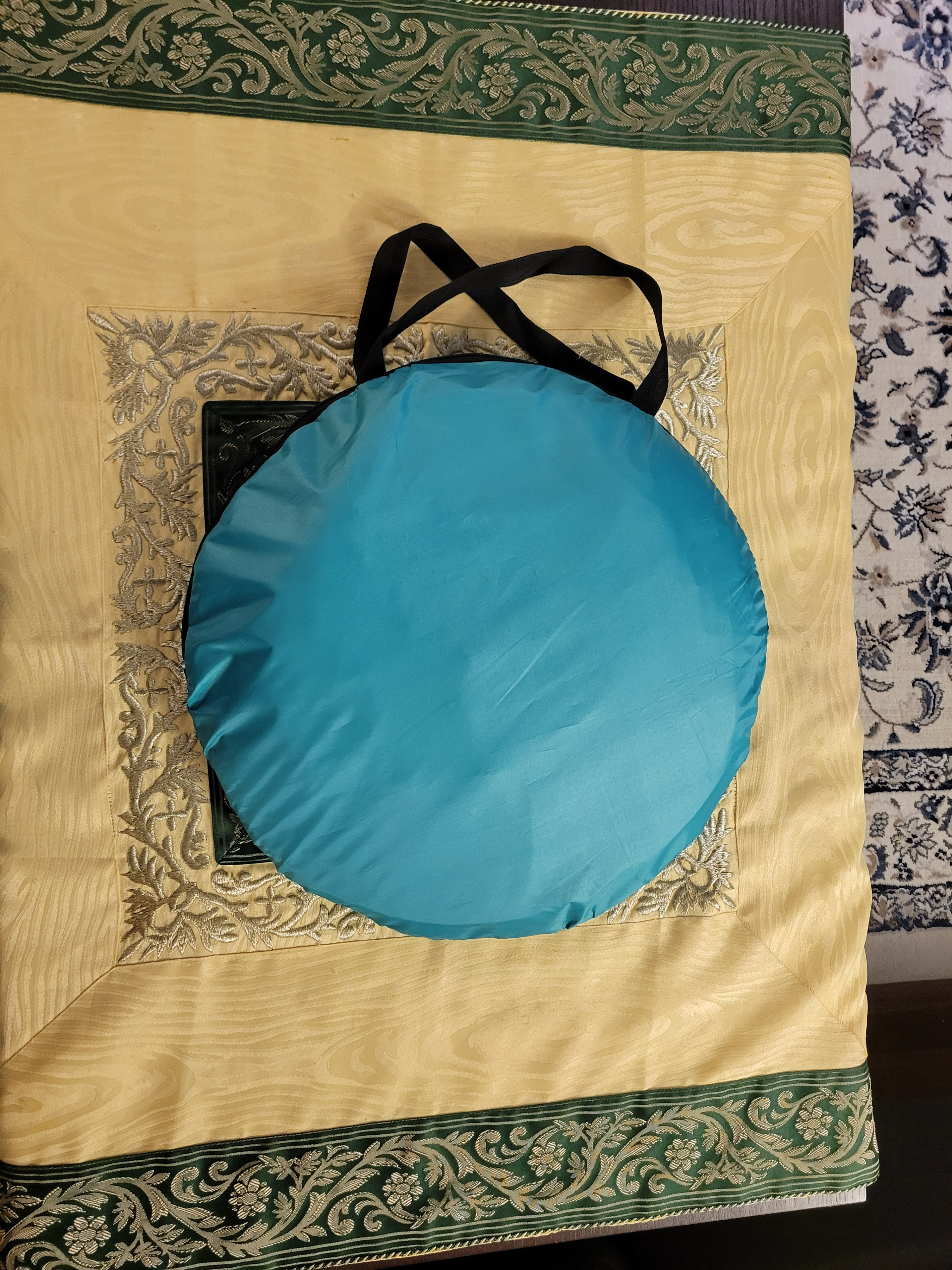 Kids’ pop-up tent