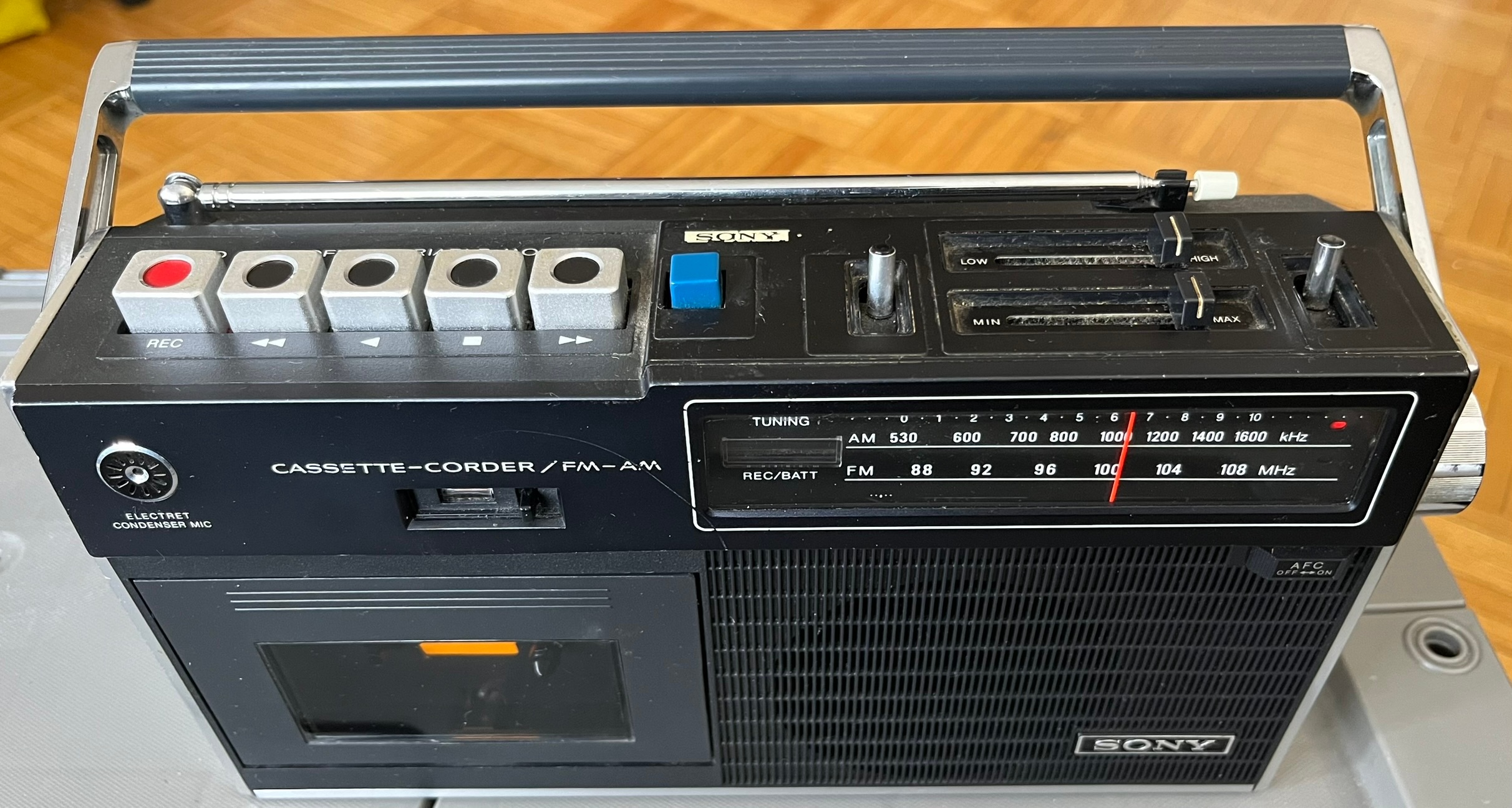 Vintage Sony Cassette-Corder CF-450 FM/AM Radio (As-Is)
