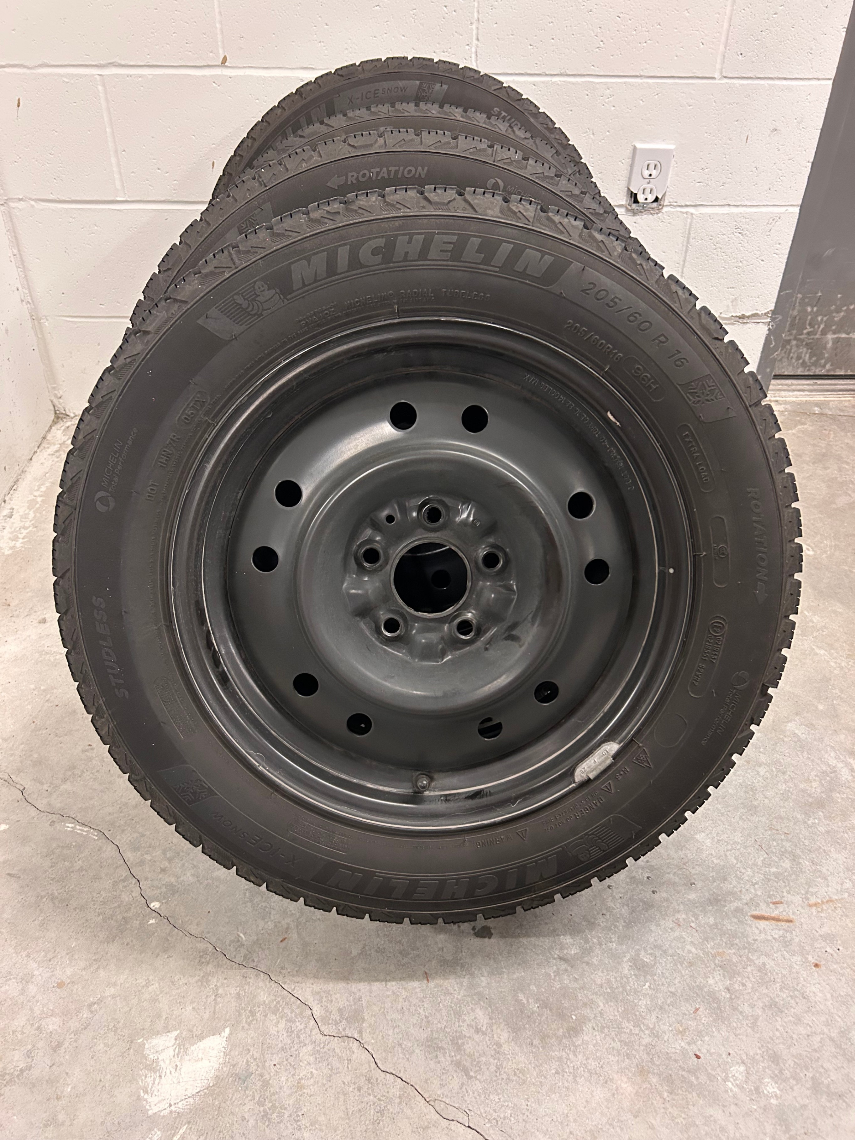 Michelin X-ICE SNOW   205 / 60R / 16