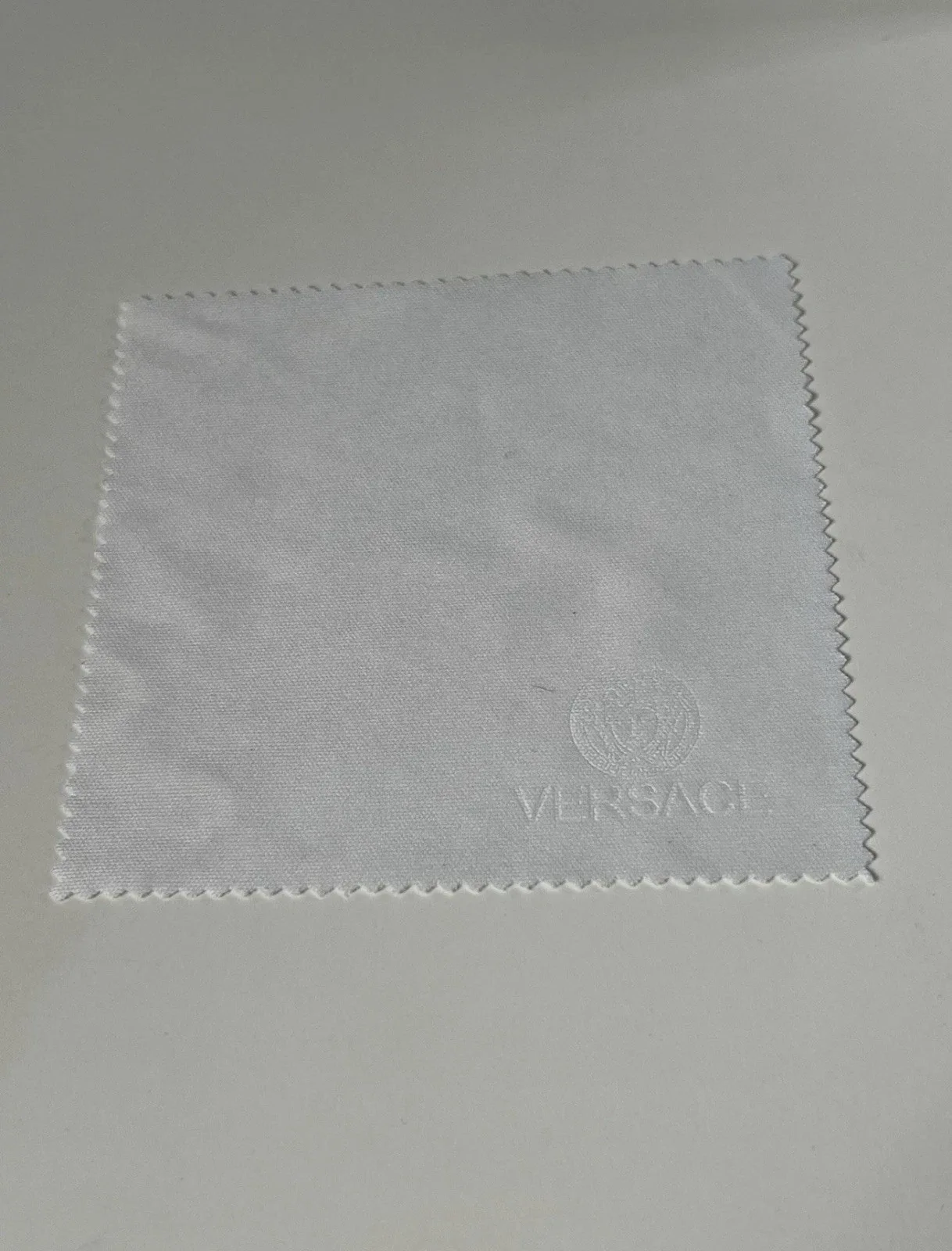 New Versace VE4361 ‘Biggie’ Sunglasses–Black Gold 100% Authentic image indicator(5)