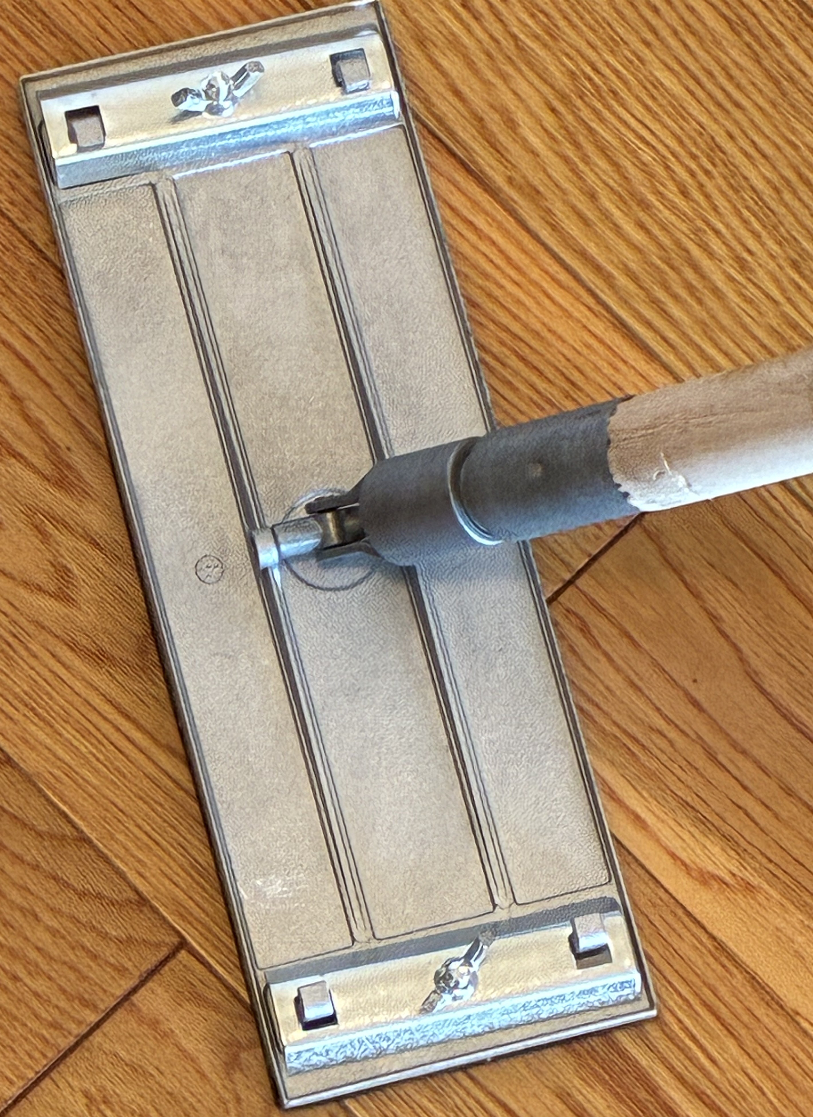 Anvil Aluminum Pole Sander with 48" Wooden Handle. Brand new