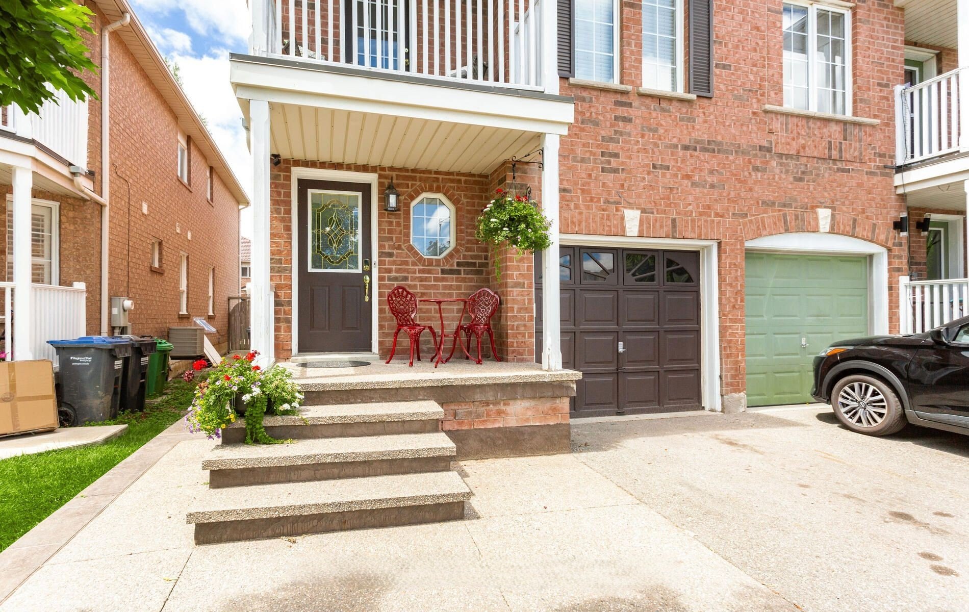🏡 Legal Basement in Great Neighbourhood! - photo 2