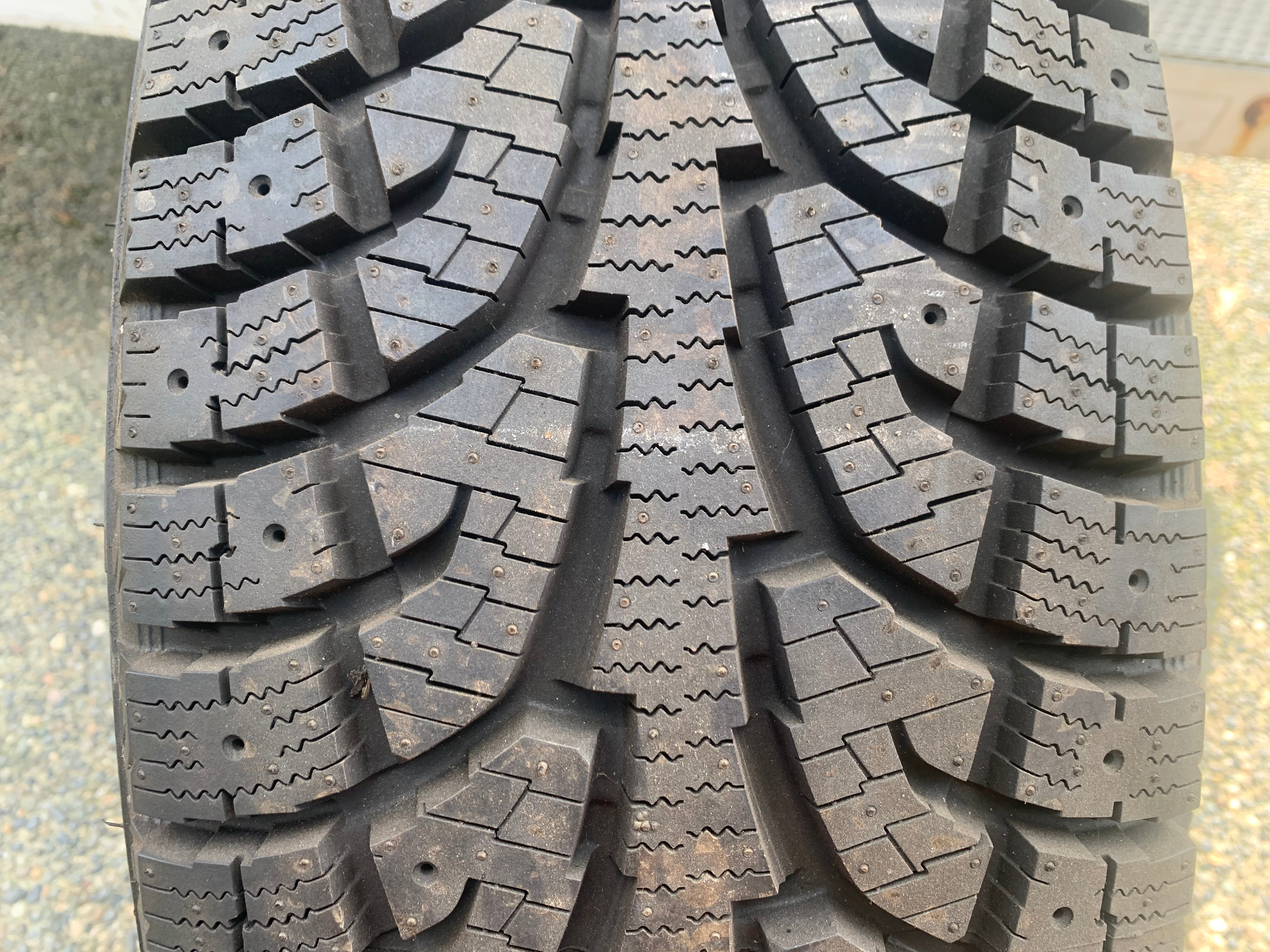 1 X single 265/65/17 Hankook Ipike RW11 Winter tire brand new - photo 2