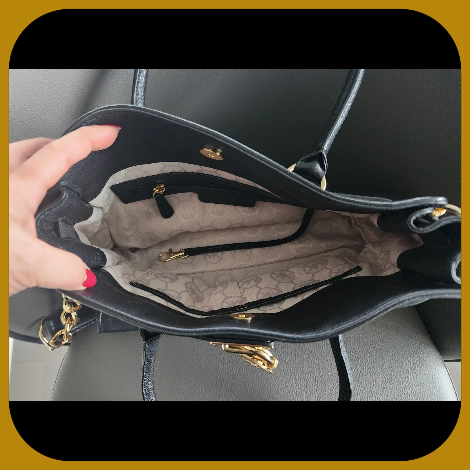 MICHAEL KORS || Black Leather Purse image indicator(5)