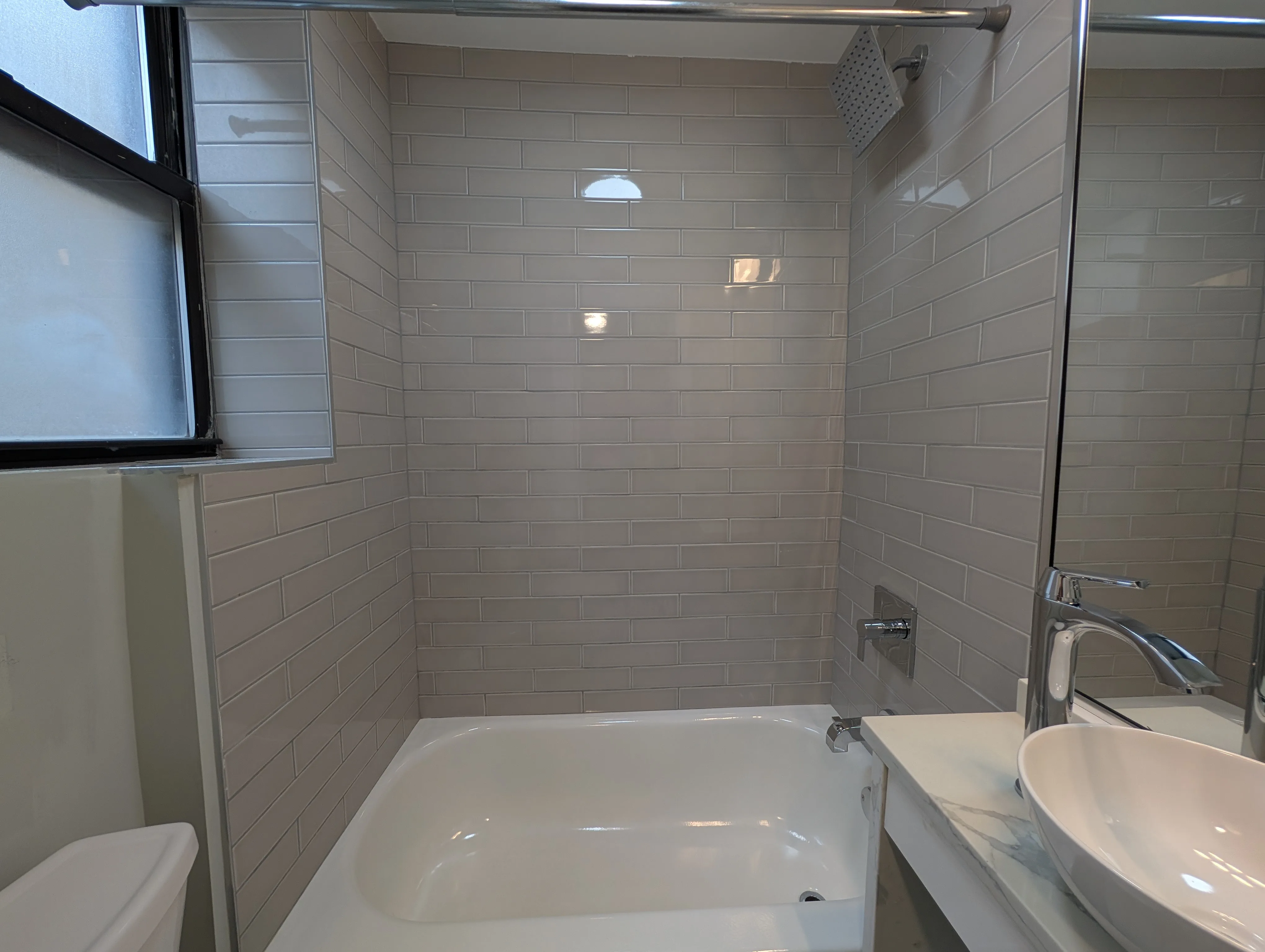 Renovated Studio in Lakeview! image indicator(9)