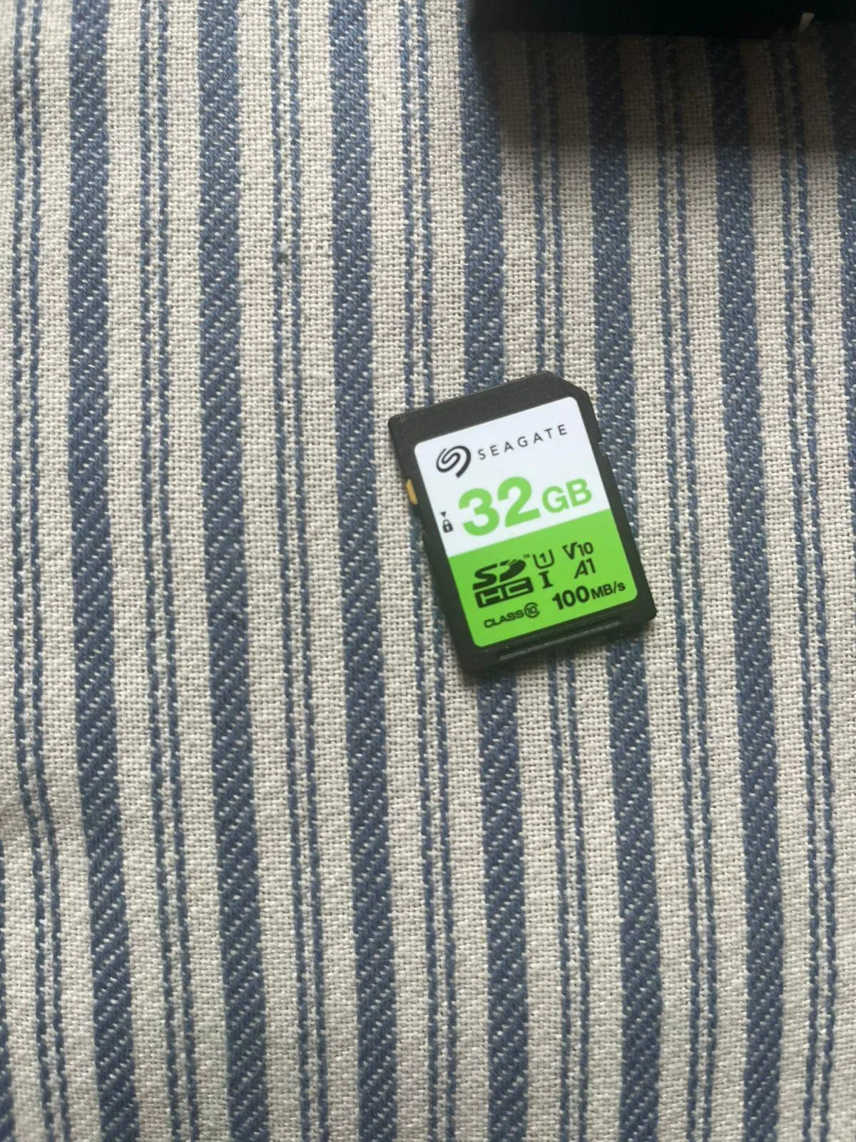 Canon EOS Rebel T100 DSLR with 2 Lenses – For Rent image indicator(2)