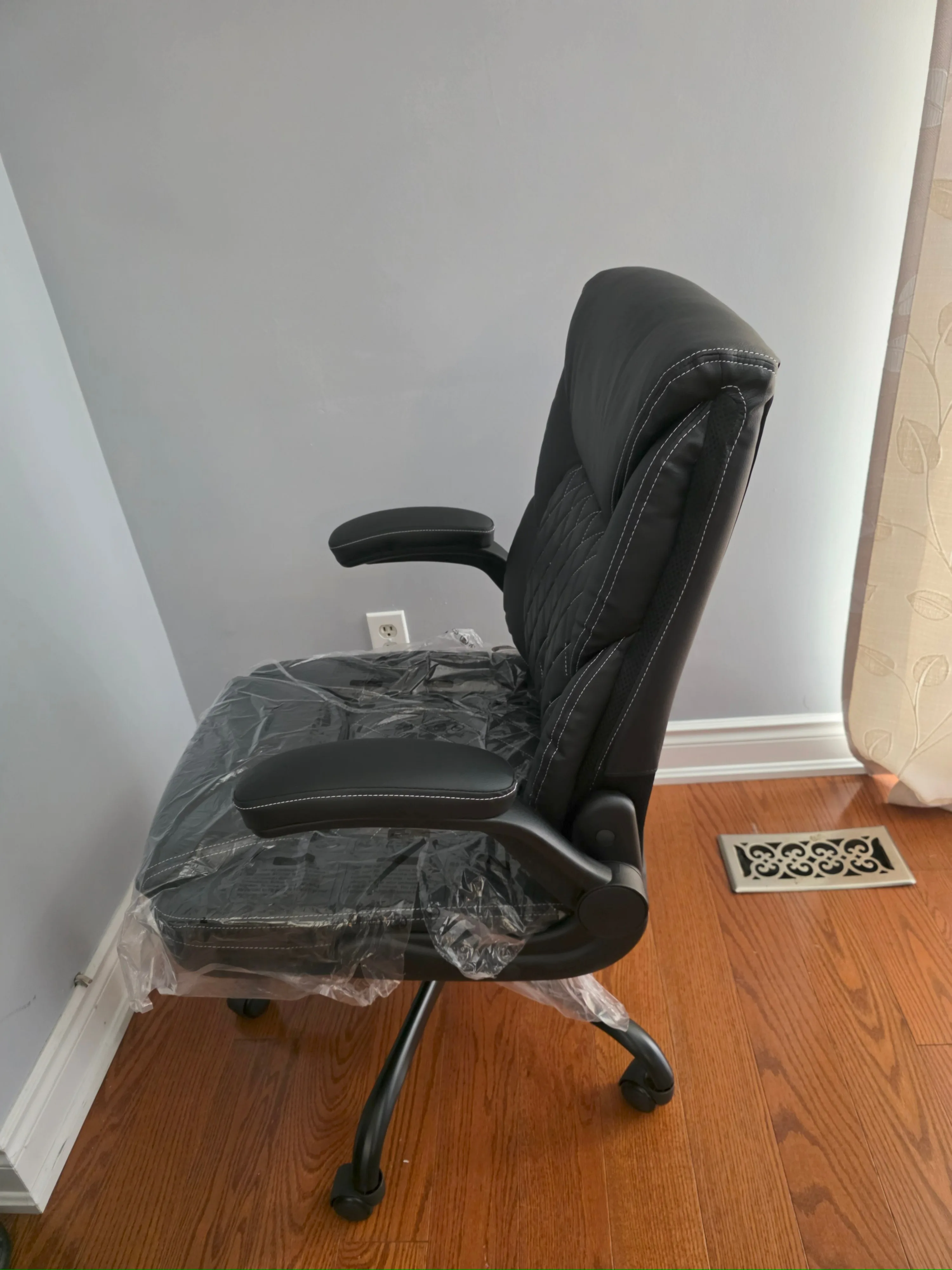 NEW BestEra Executive Leather Chair, Ergonomic image indicator(3)