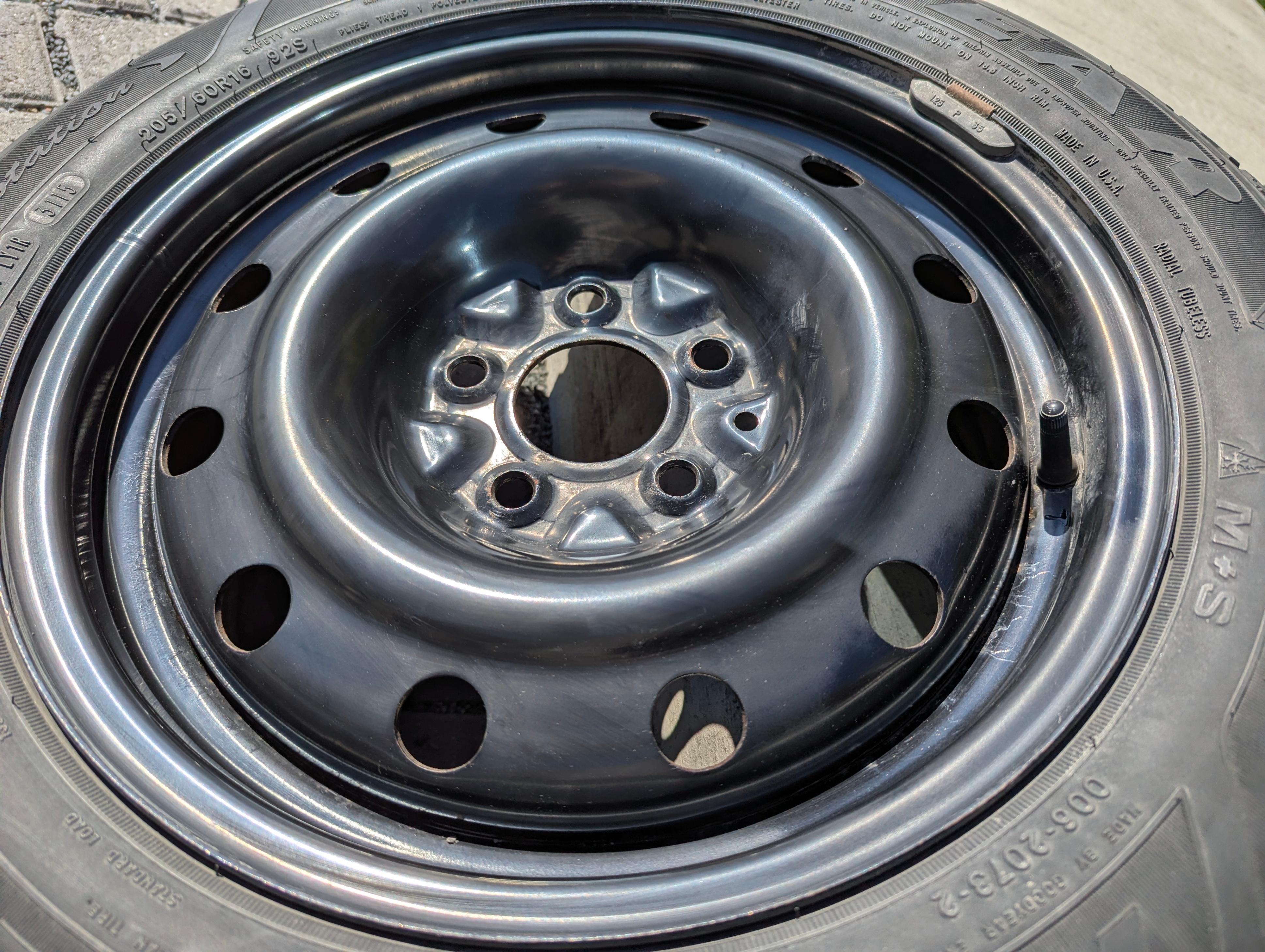 205/60/16 Goodyear Nordic Winter Tires w/ storage bags - photo 3