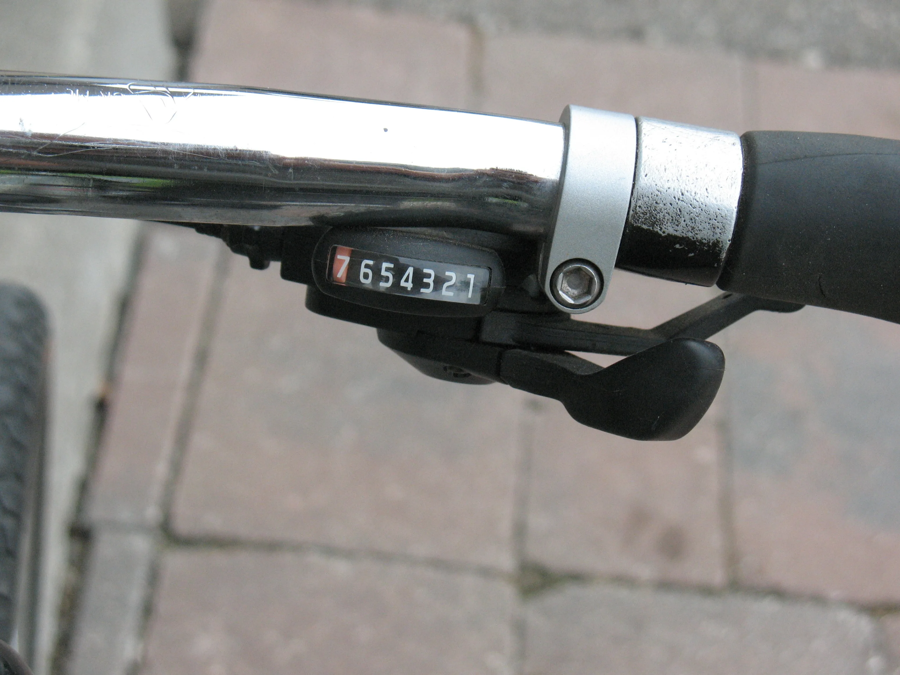 Raleigh Mens Mountain Bicycle image indicator(4)