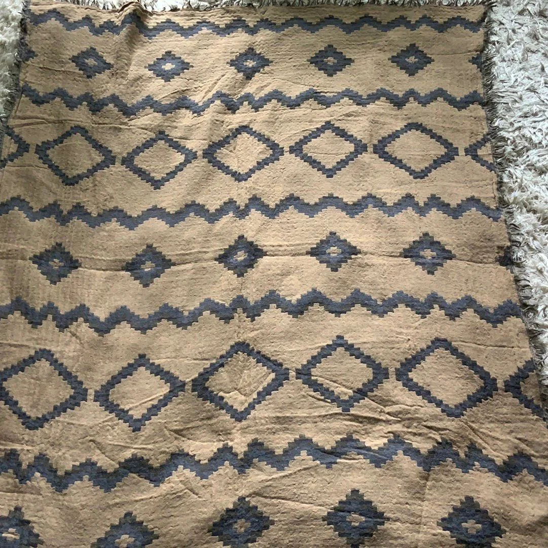 Aritzia Wilfred Diamond Pattern Wool Blanket Scarf image indicator(2)