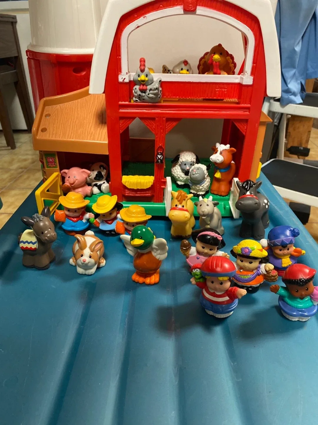 Fisher Price Little People Farm Set, animals and Figures thumbnail
