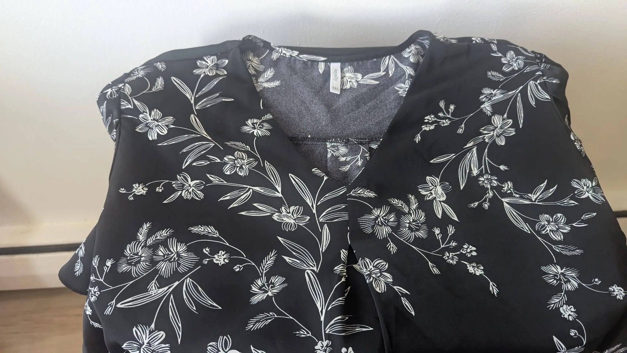 Variety of women's pre-loved blouses - 3 pieces image indicator(5)