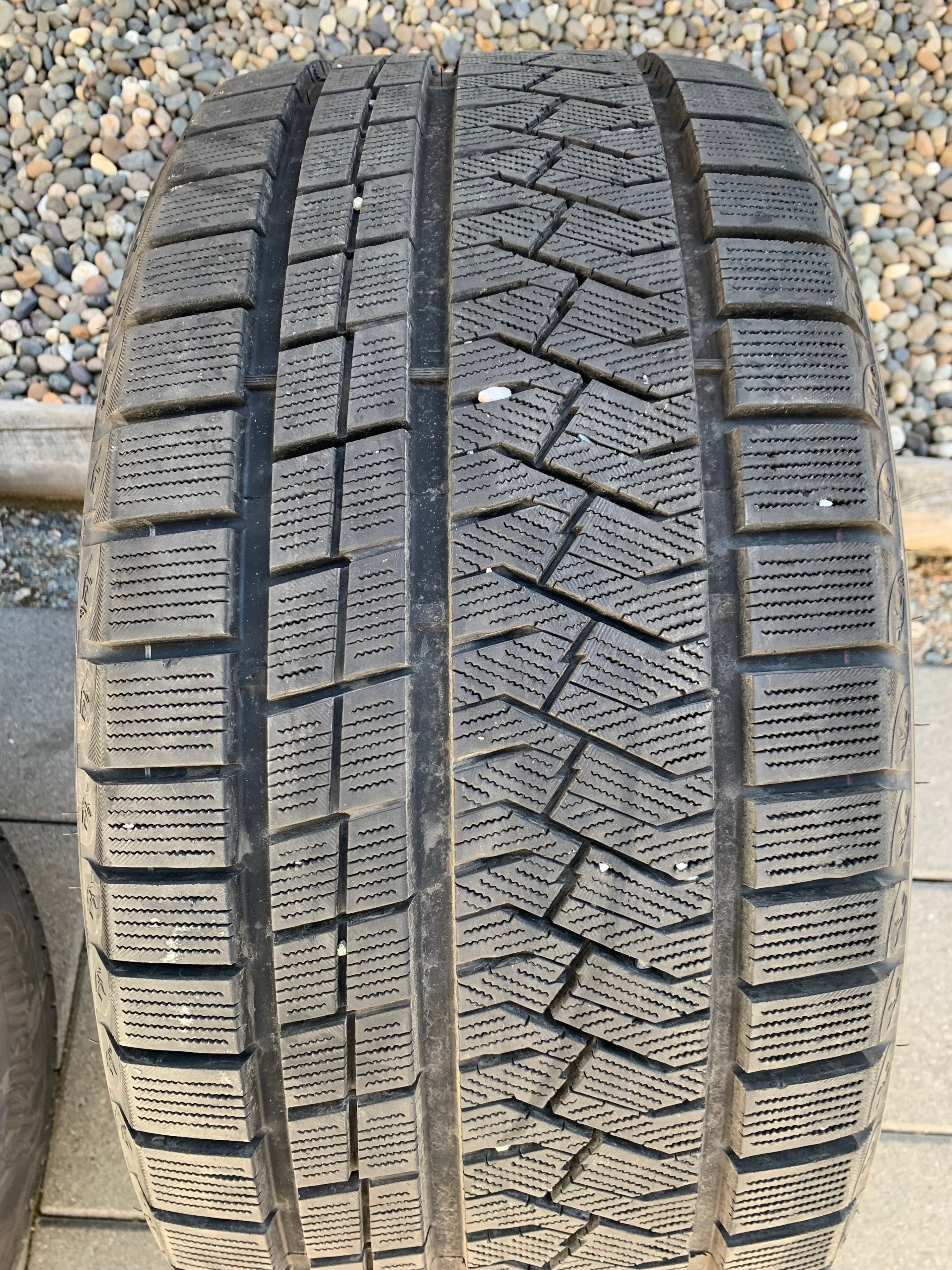 1 x single 275/40/20 M+S triangle SnowLink TWT02 with 95% tread