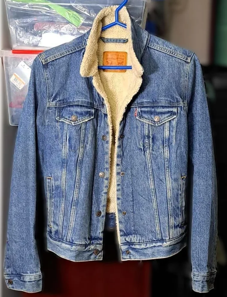 Authentic Levi's Women's 90s Sherpa Trucker Jacket thumbnail