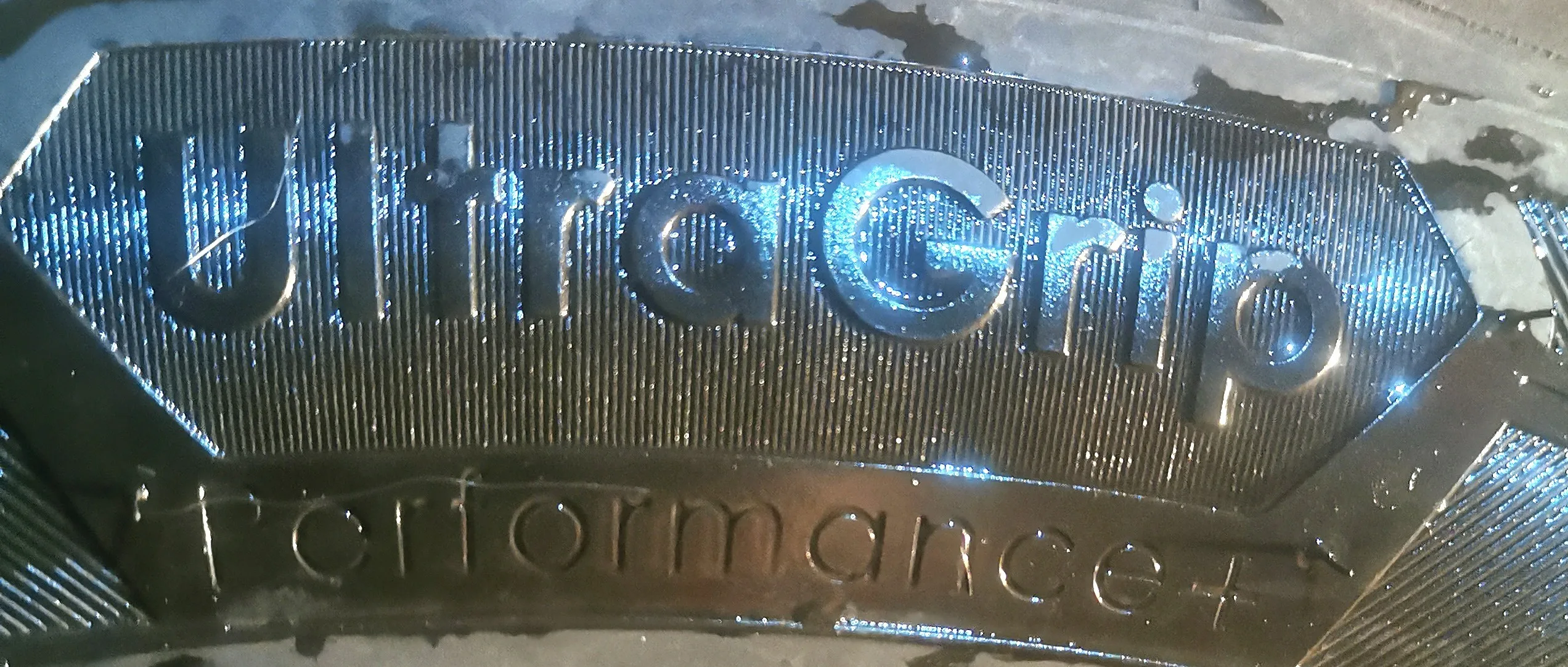 4 Goodyear Ultra Grip Winter Tires 215/60R16 Very Light Wear image indicator(9)