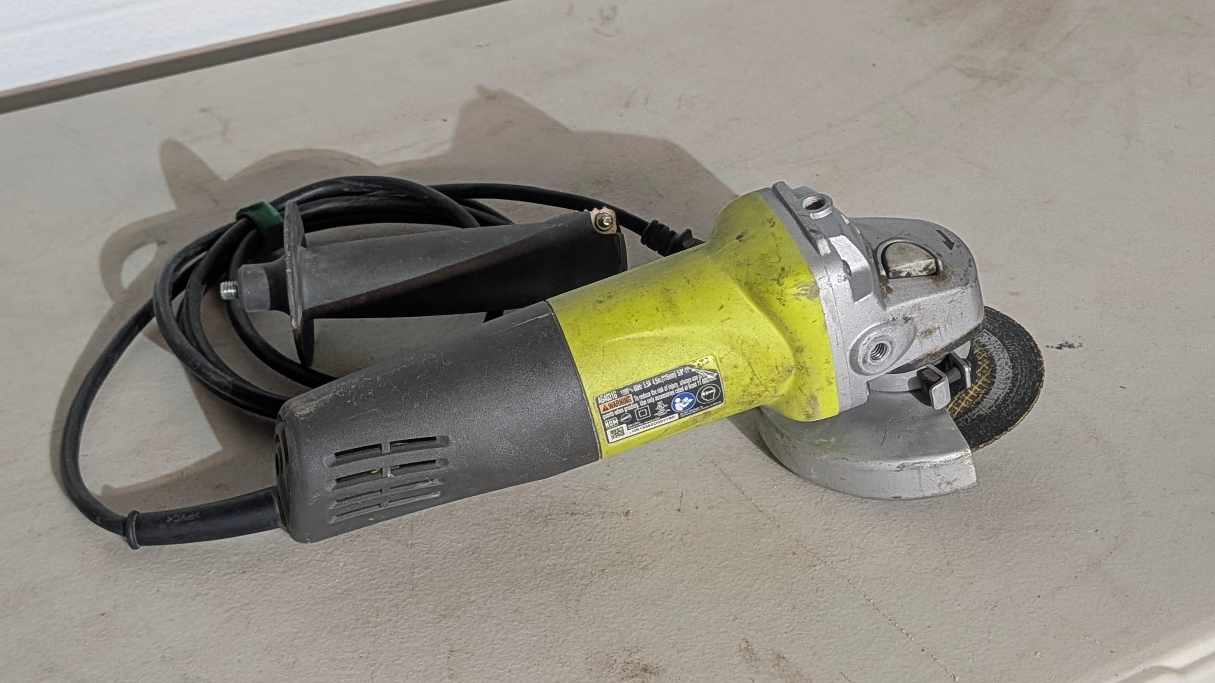 RYOBI 5.5-Amp Angle Grinder AG4031G - photo 2