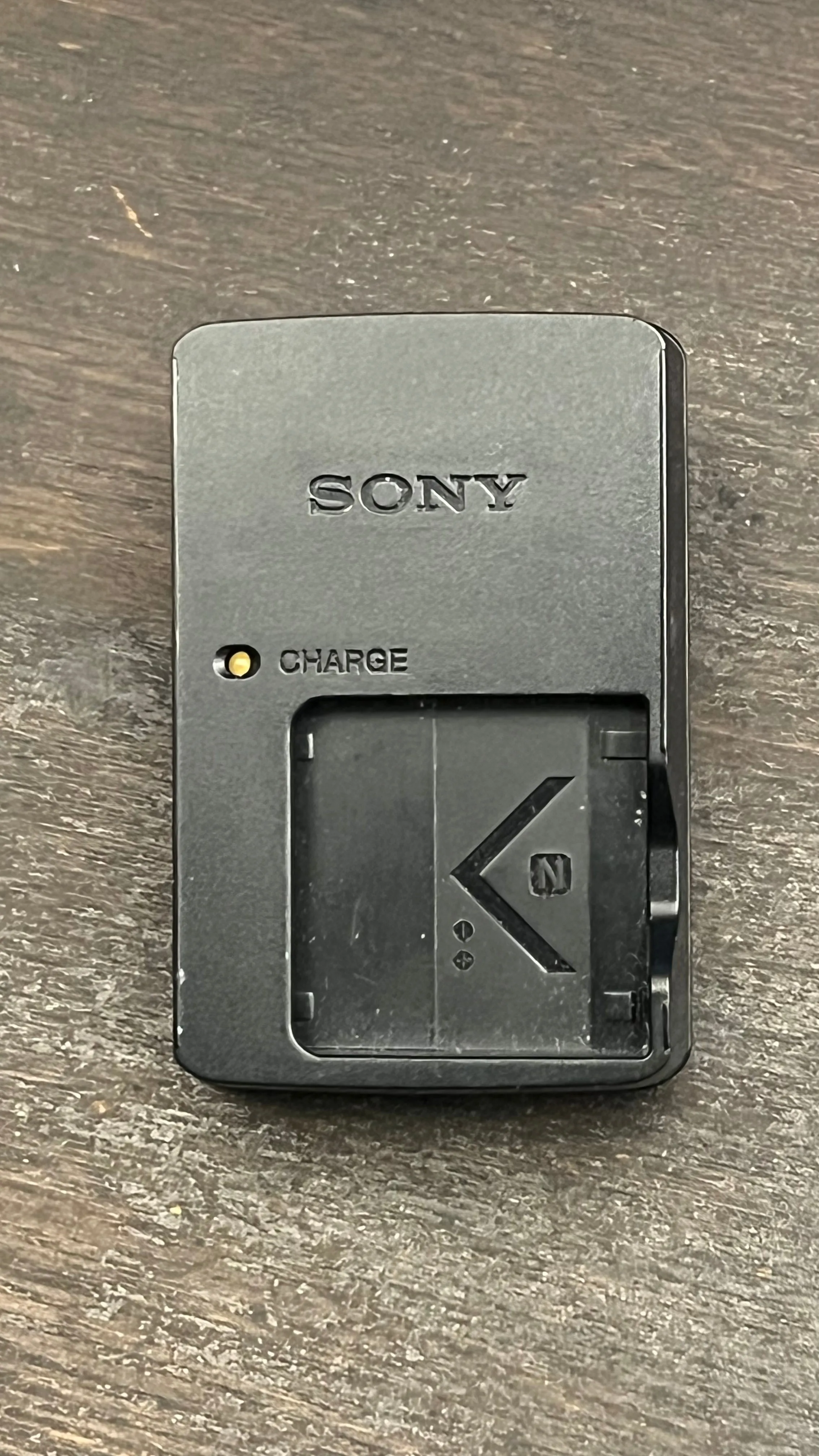 Sony BC-CSNB Battery Charger image indicator(2)