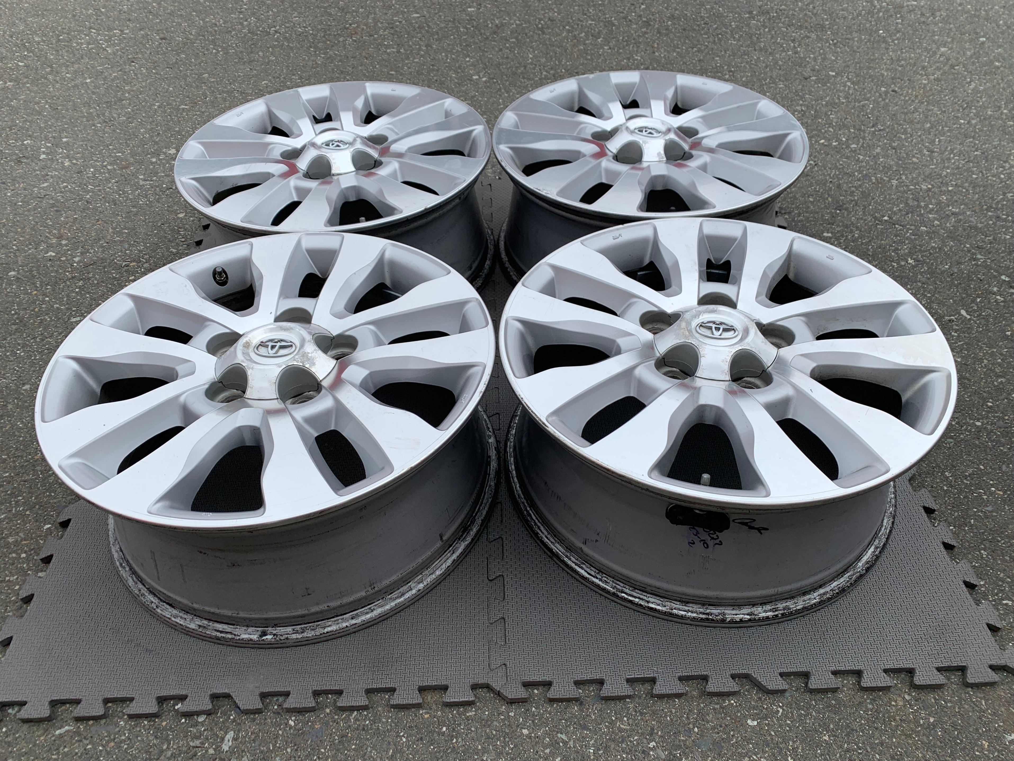 Set of 20" Toyota Tundra rims 5X150 ET60 in good cond with TPMS - photo 2