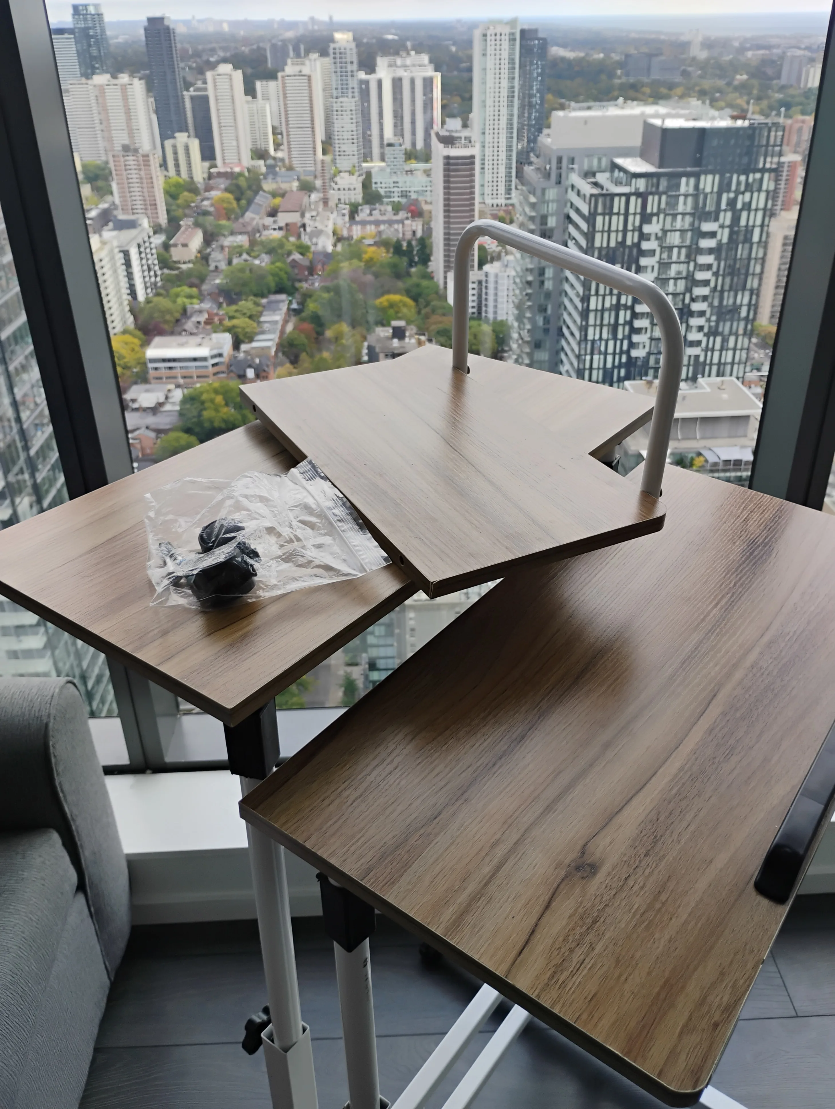 Adjustable (standing/sitting) desk image indicator(4)