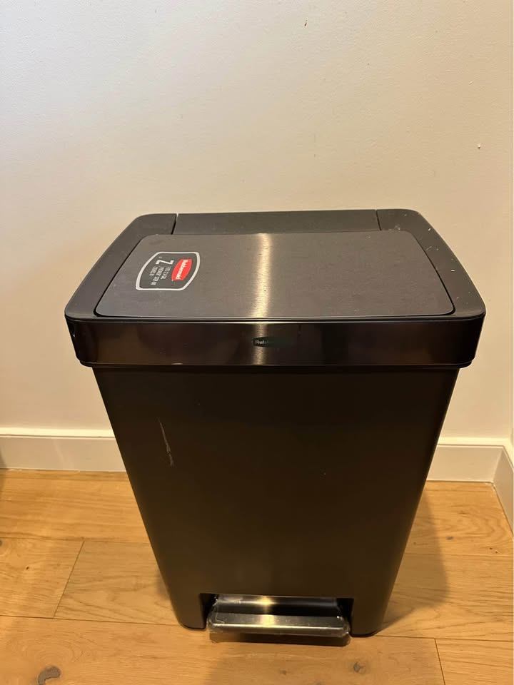 Large Trash Bin