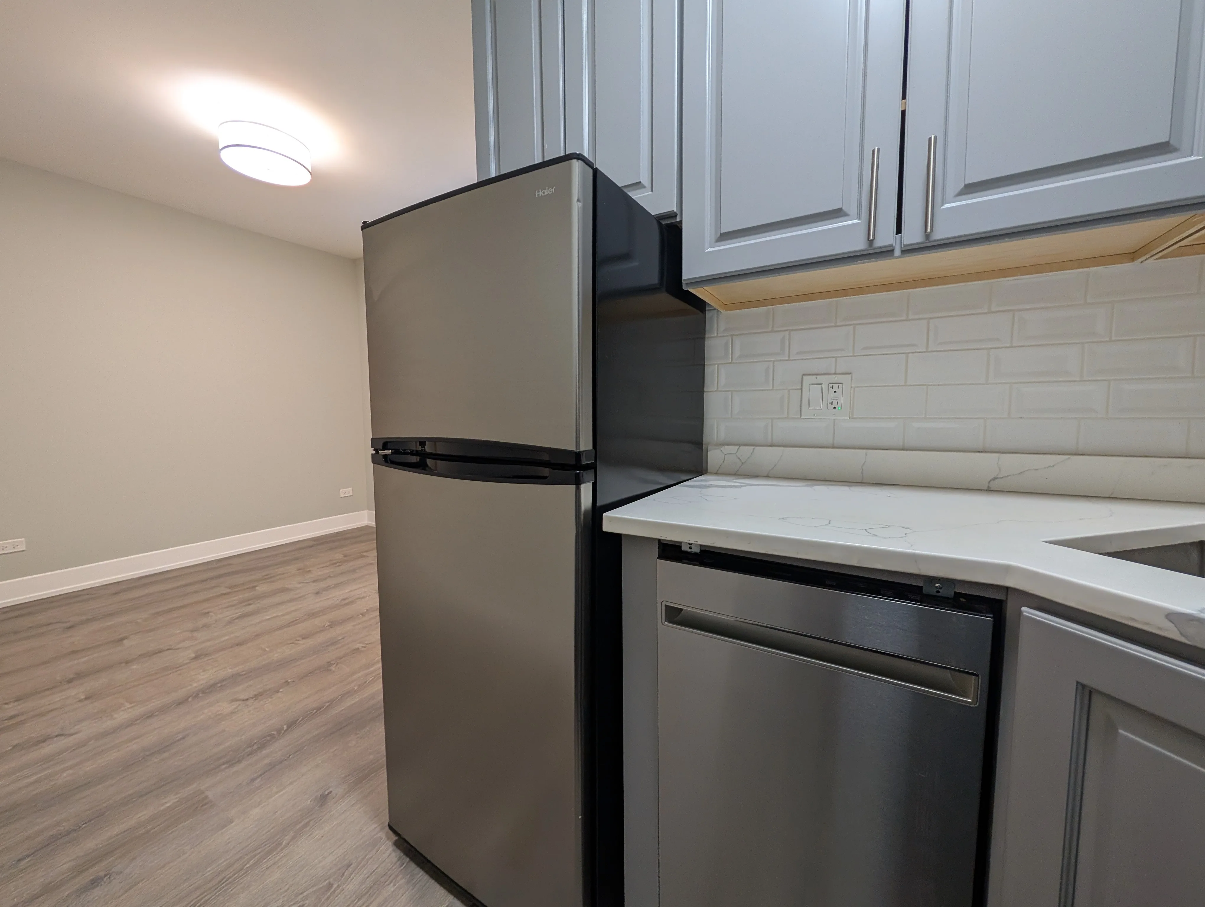 Renovated Studio in Lakeview! image indicator(5)