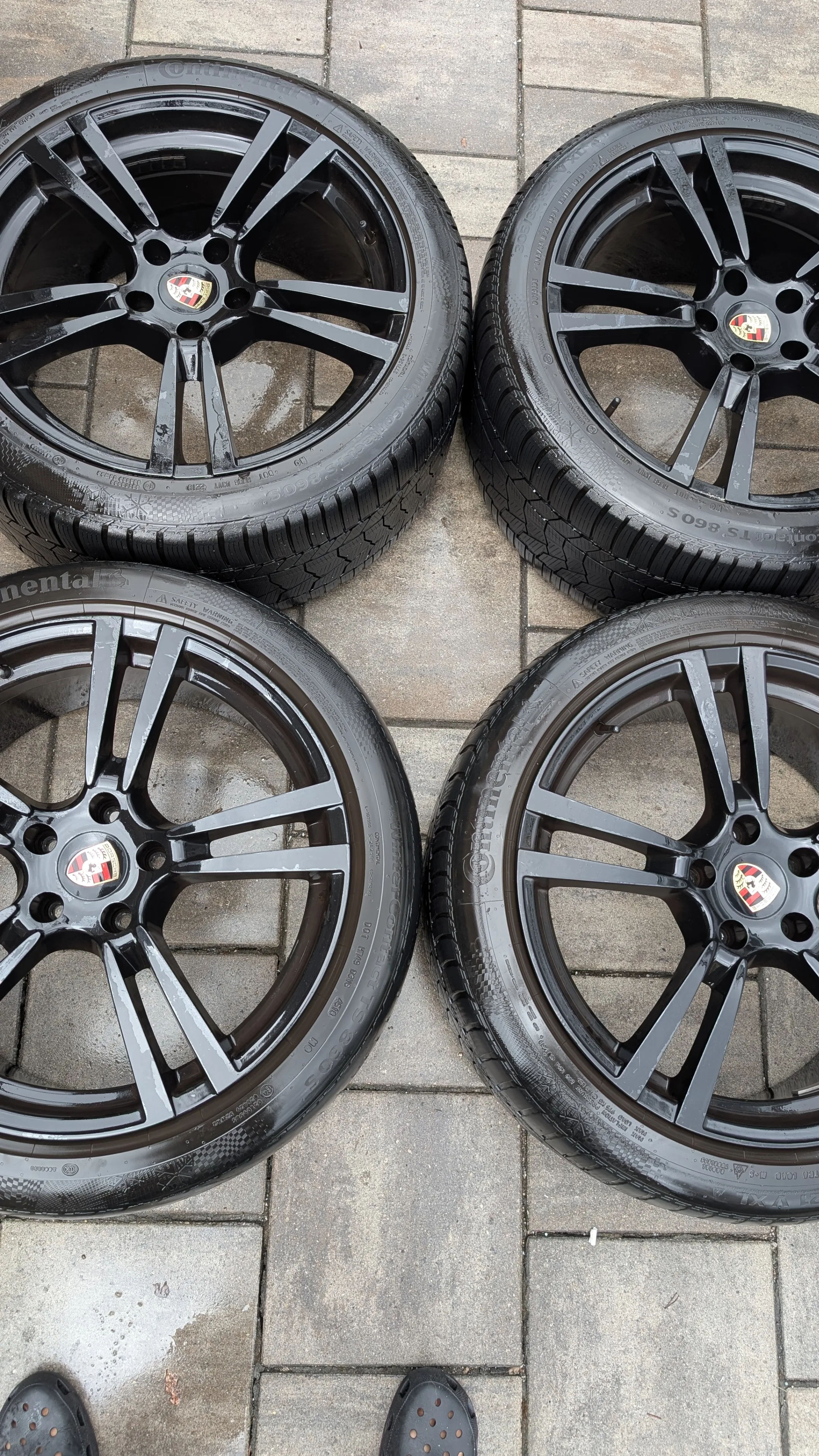 Winter Tire Set 21 inch with Continental Contact TS image indicator(4)