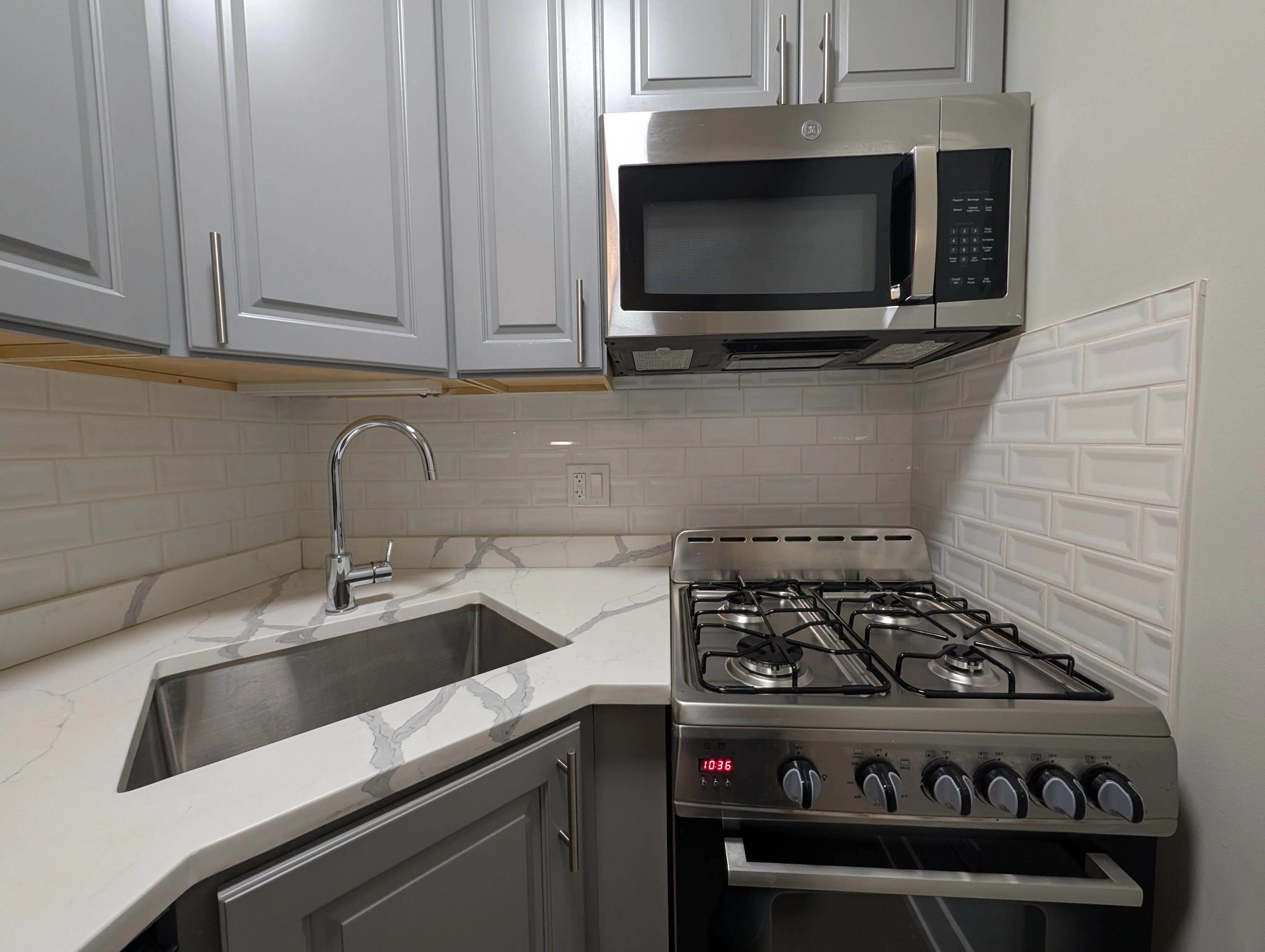 Renovated Studio in Lakeview! image indicator(4)