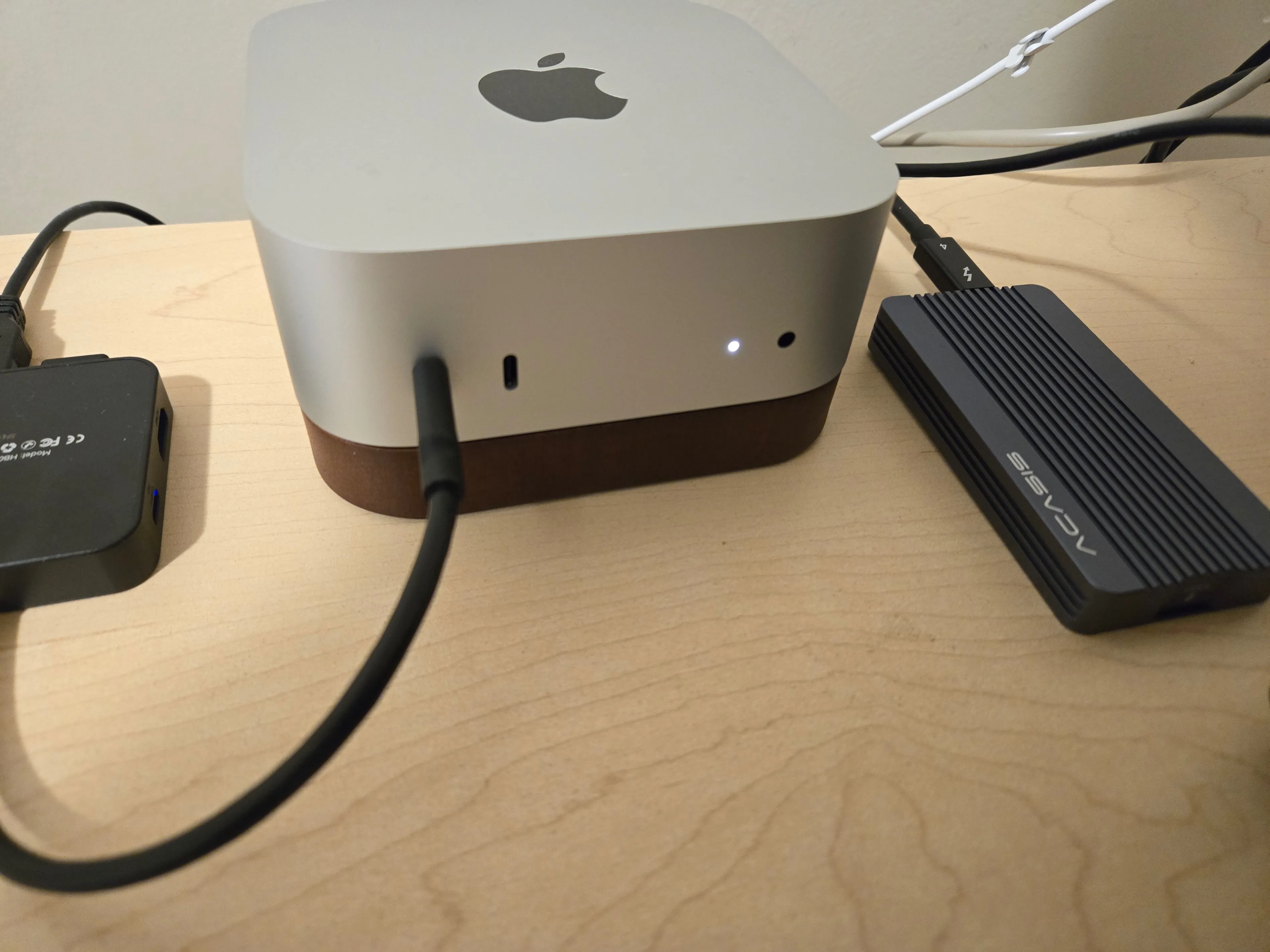 🖥️Mac Mini M4 + 65” Hisense 4K TV + Thunderbolt accessory Bundle image indicator(4)