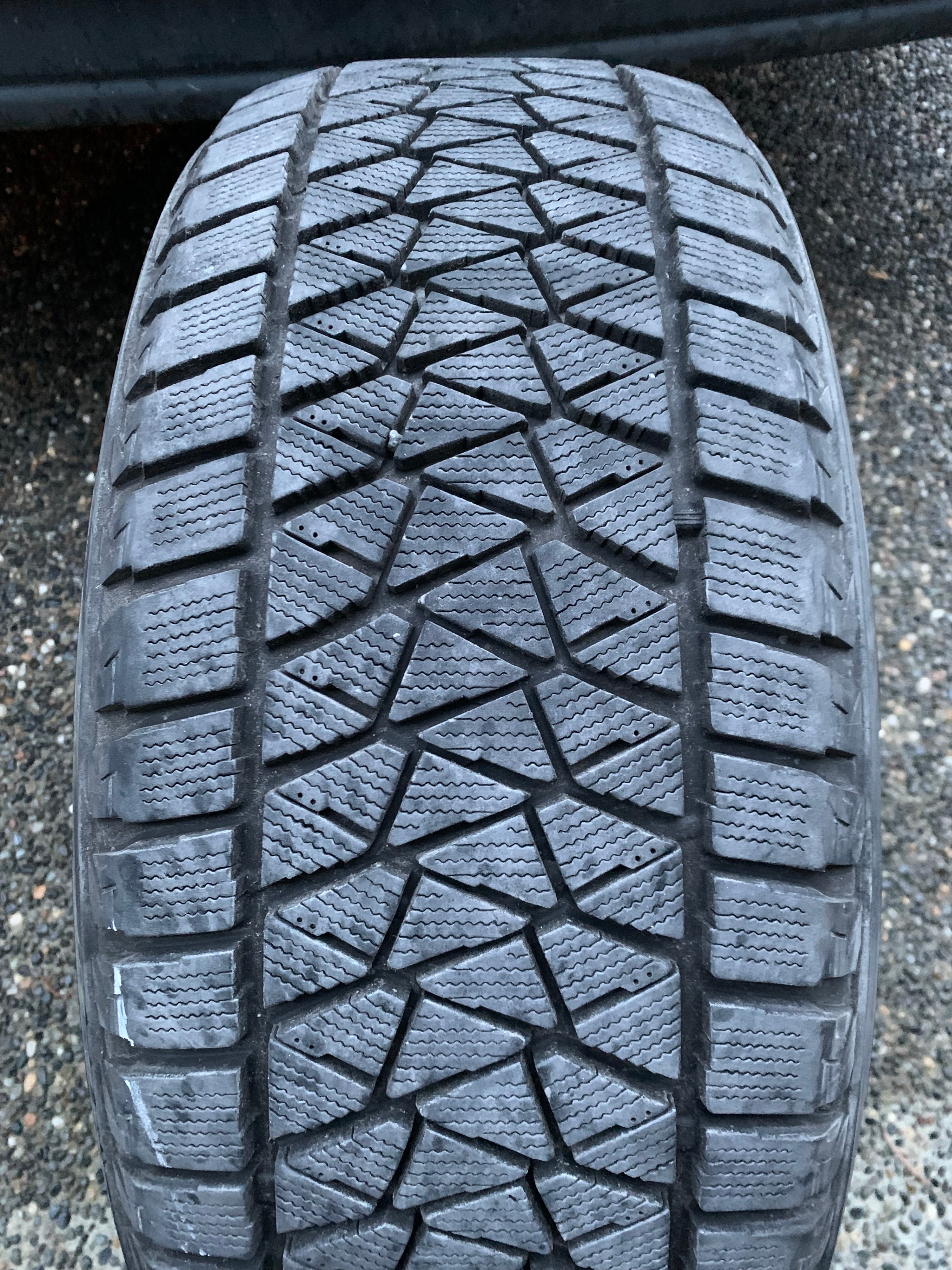 1 x single 235/55/18 M+S Bridgestone Blizzak DMV2 with 90% tread