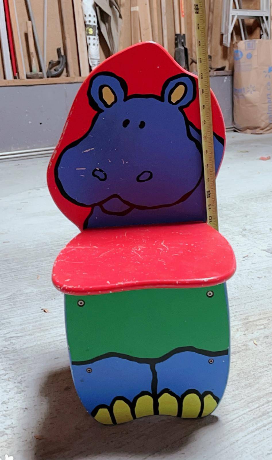 Cute hippo design on the backrest