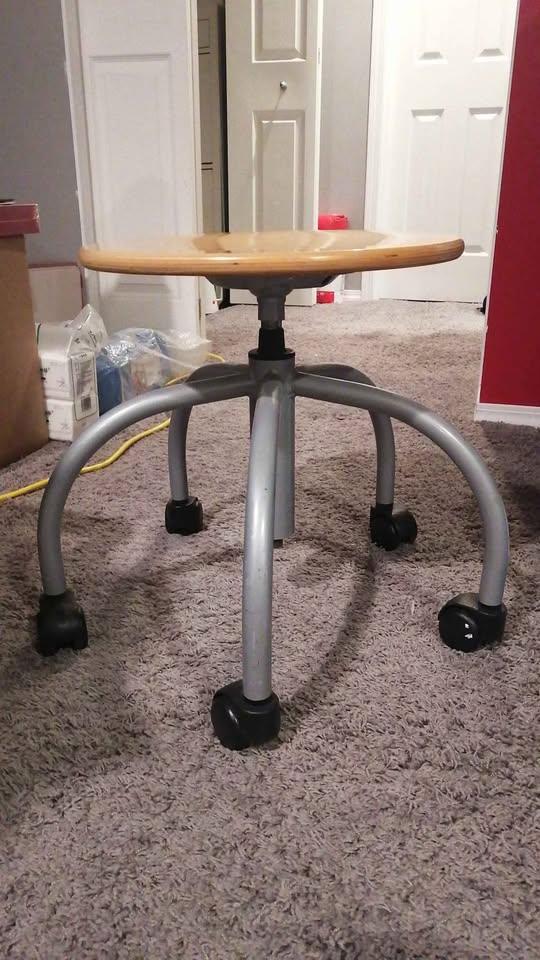 Rolling stool - photo 2