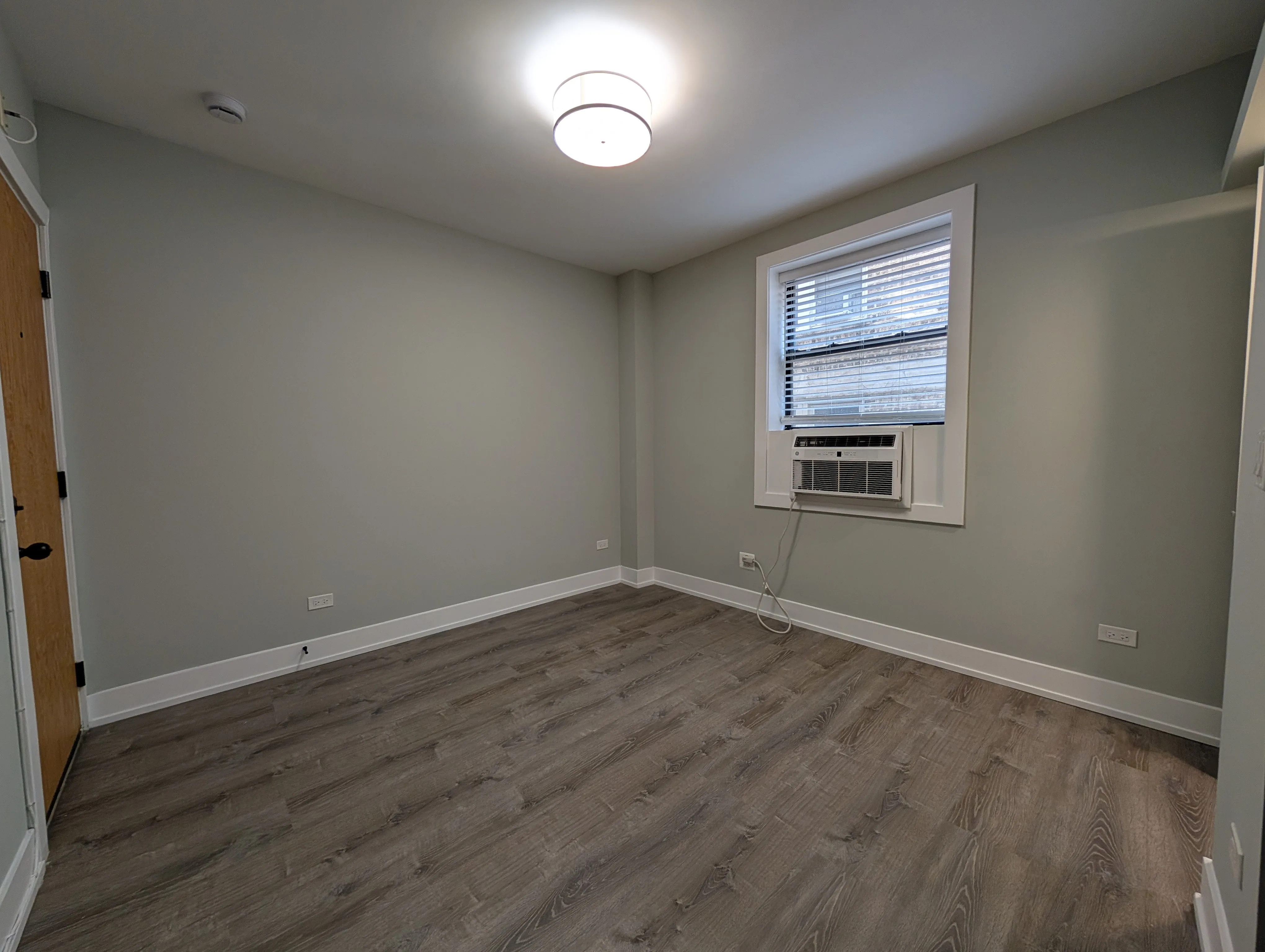 Renovated Studio in Lakeview! image indicator(6)