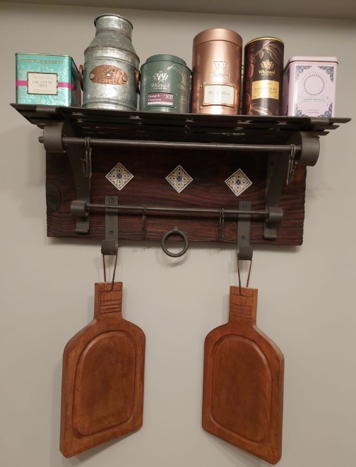 Solid Wood Wall Rack with Metal Hooks + 2 Cutting Boards - photo 2