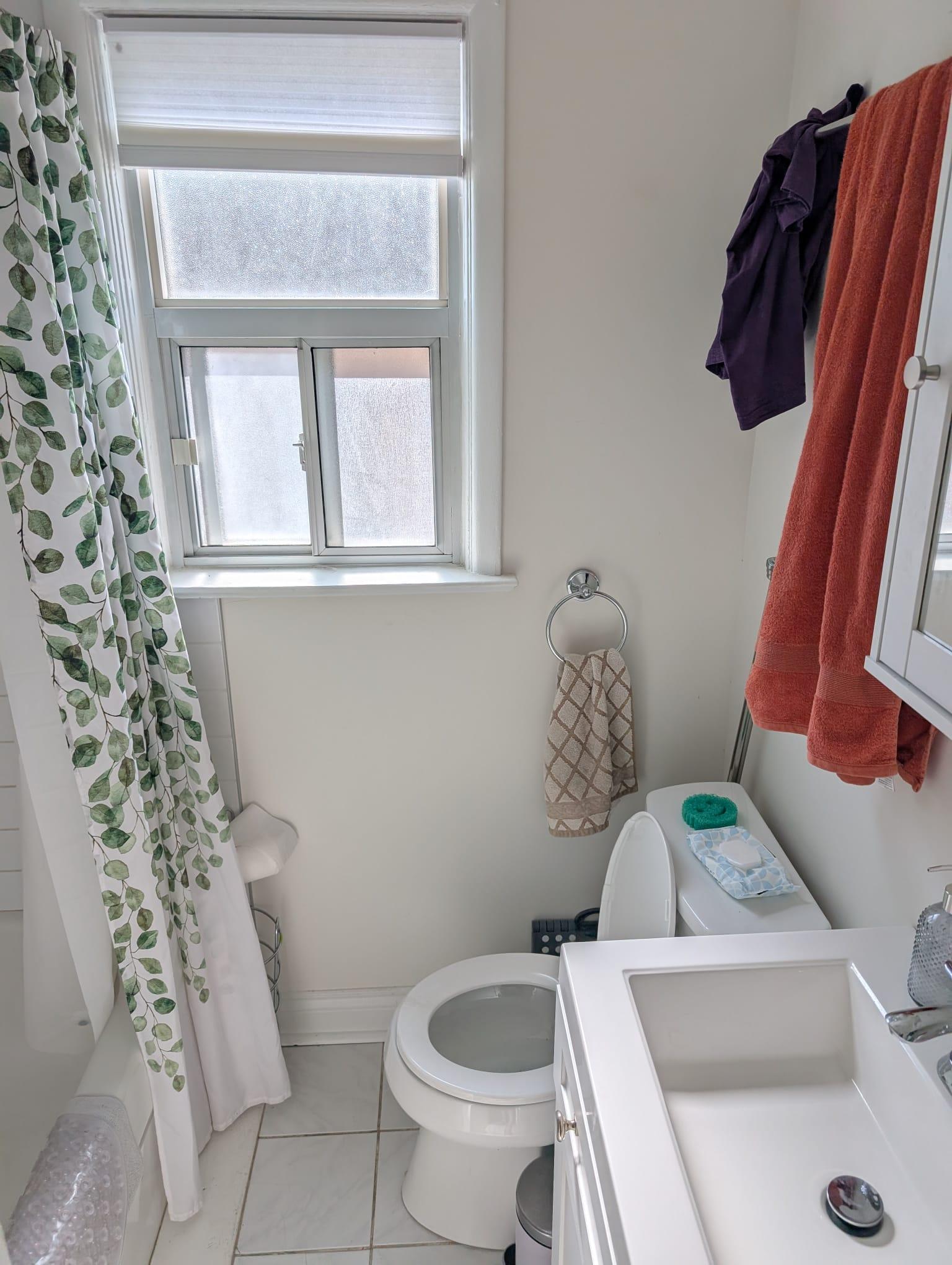 2-Bedroom Apartment for Lease | $2400 w/ 2 parking - photo 3