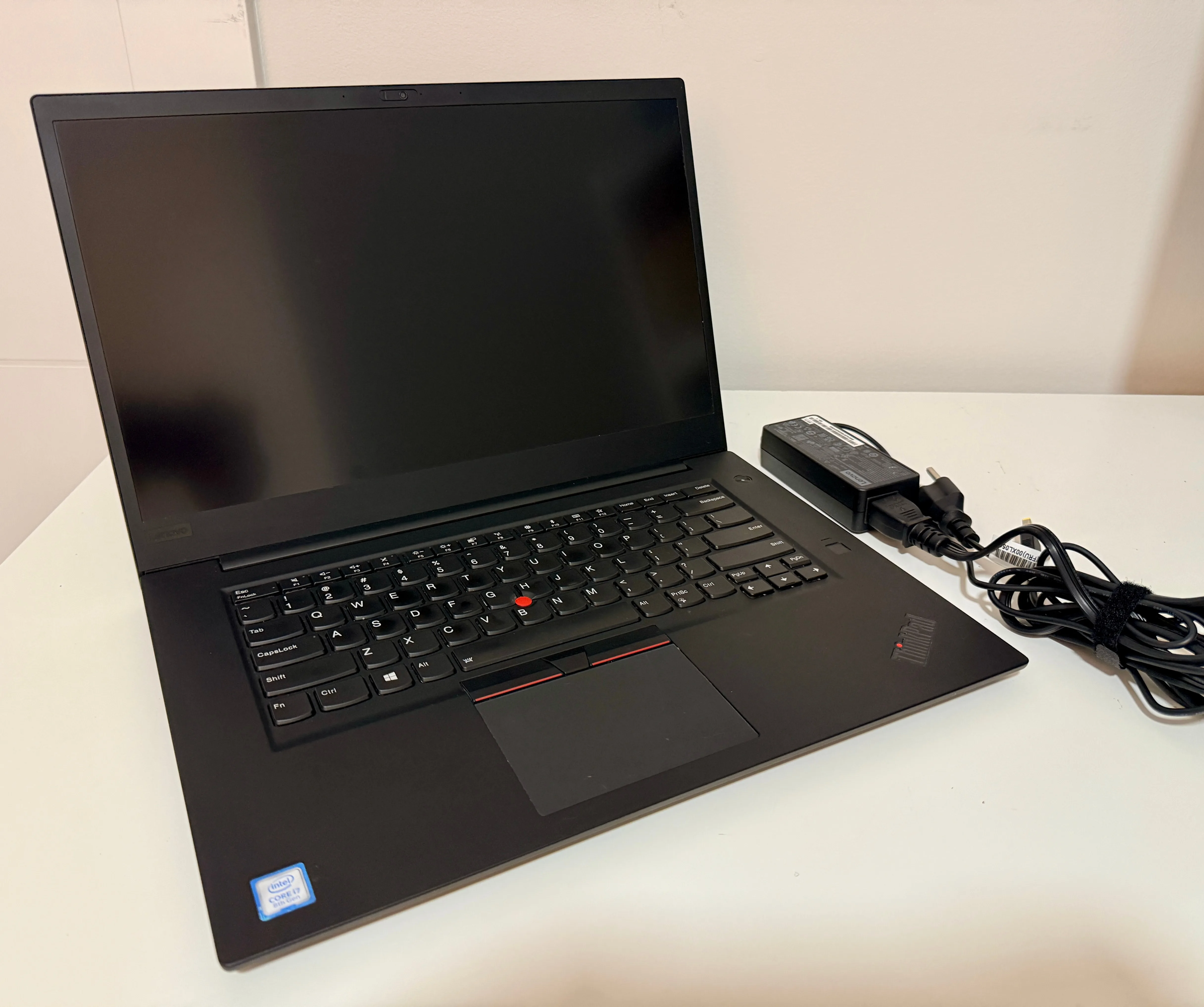 Lenovo ThinkPad Laptop / i7-8750H / Nvidia P1000 / 16GB / 256GB image indicator(2)