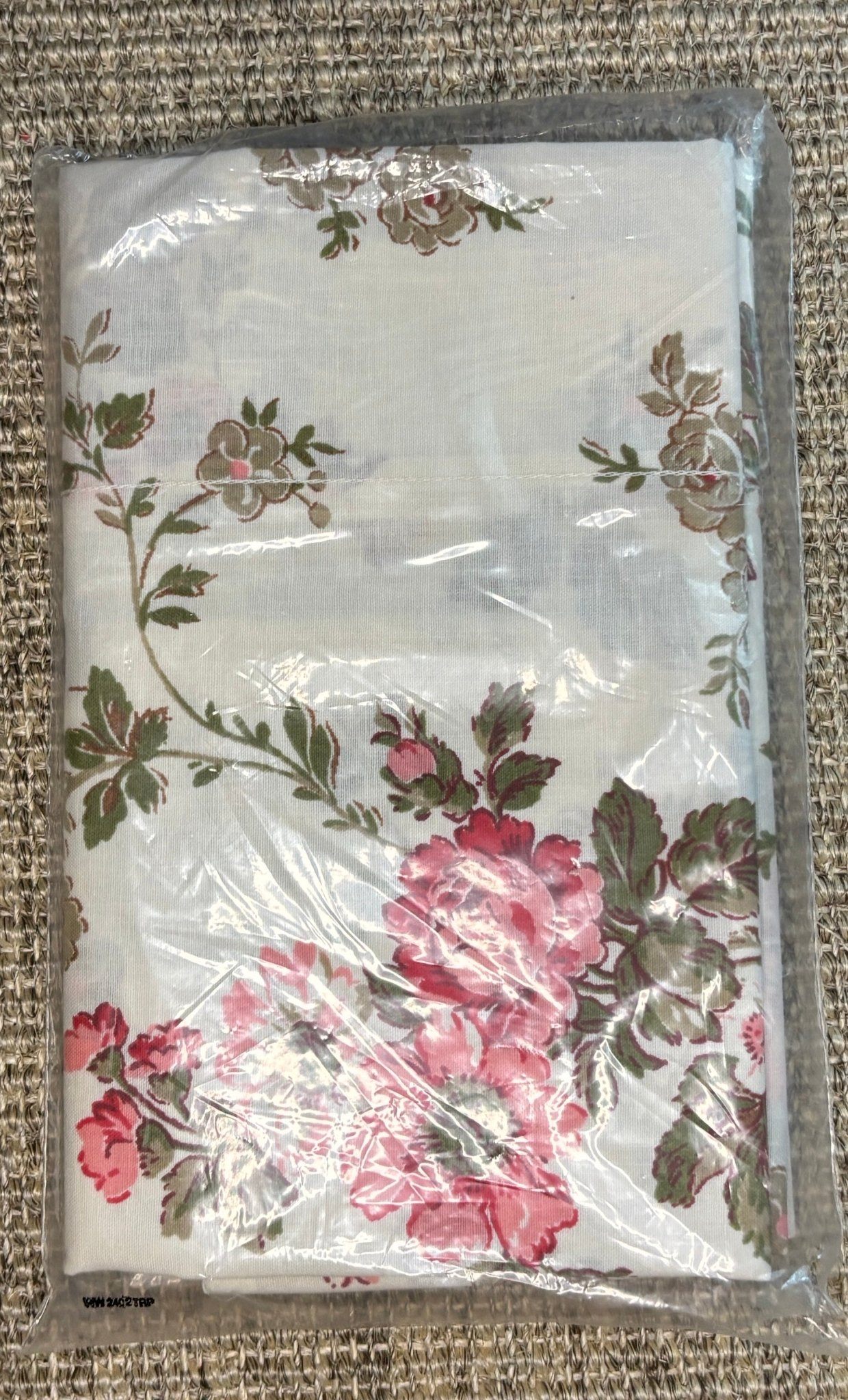 Made in Canada Wabasso Retro Rose Floral Queen Pillowcases - photo 4