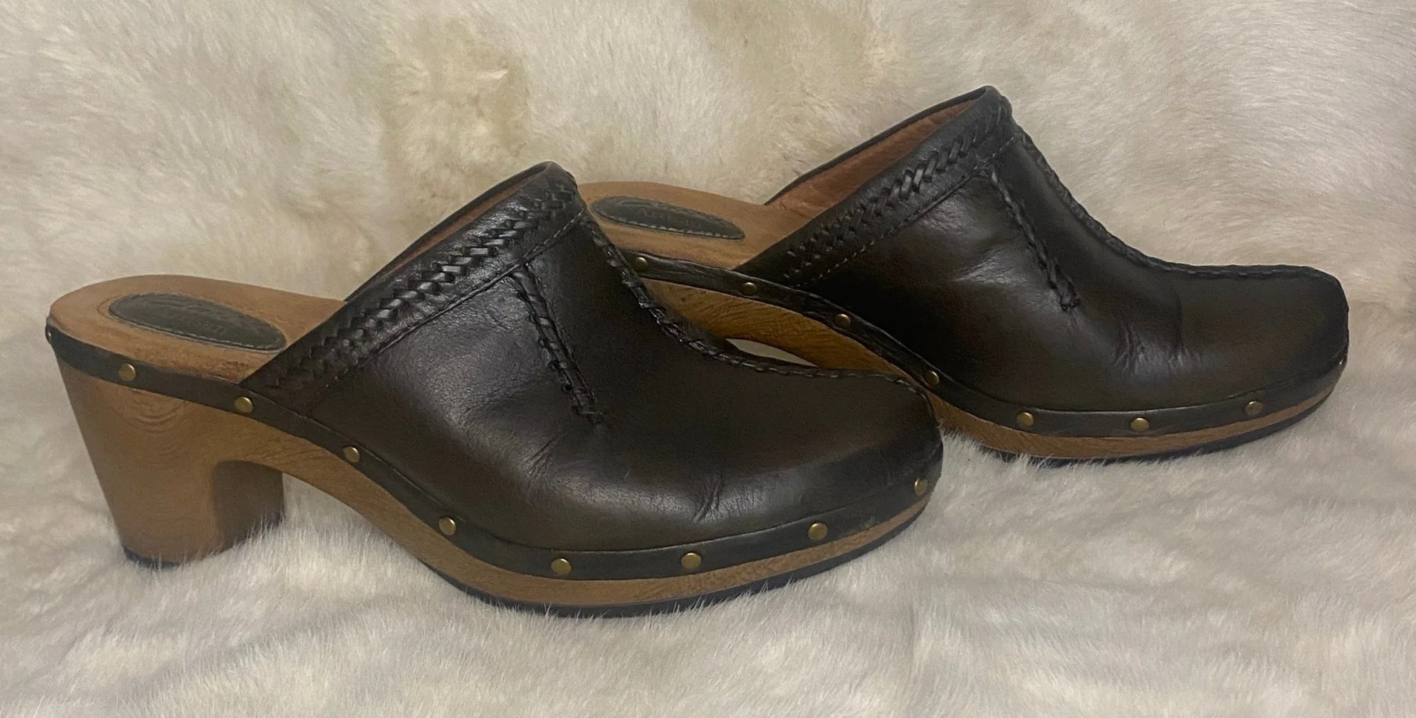Clarks Artisan Brown Leather Women's Slip On Shoes Clogs Size 10 image indicator(2)