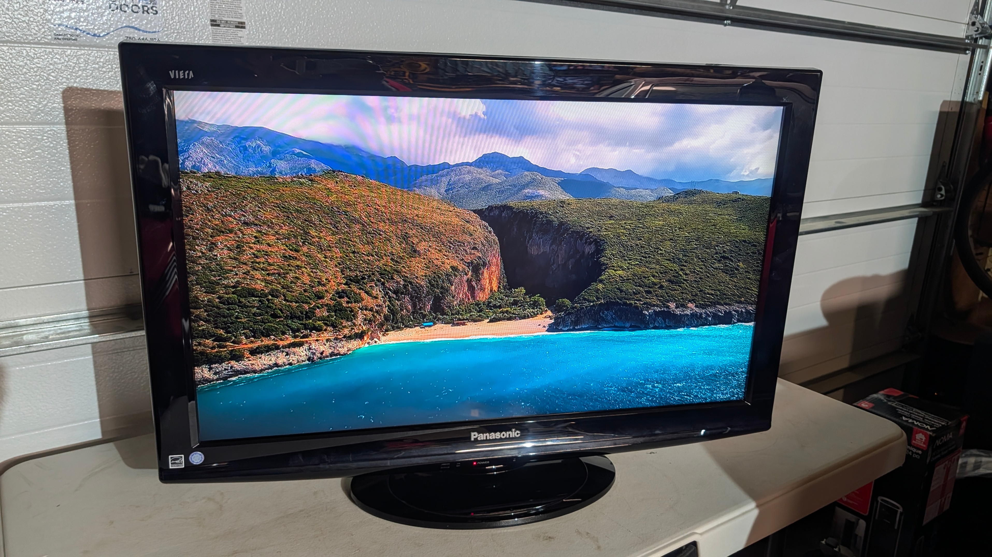 Panasonic 32" VIERA TC-32LX14 LCD TV 720P