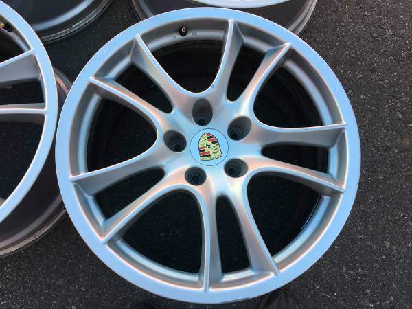 Set of Genuine OEM 21X10 ET50 Porsche Cayenne GTS rims good cond - photo 3