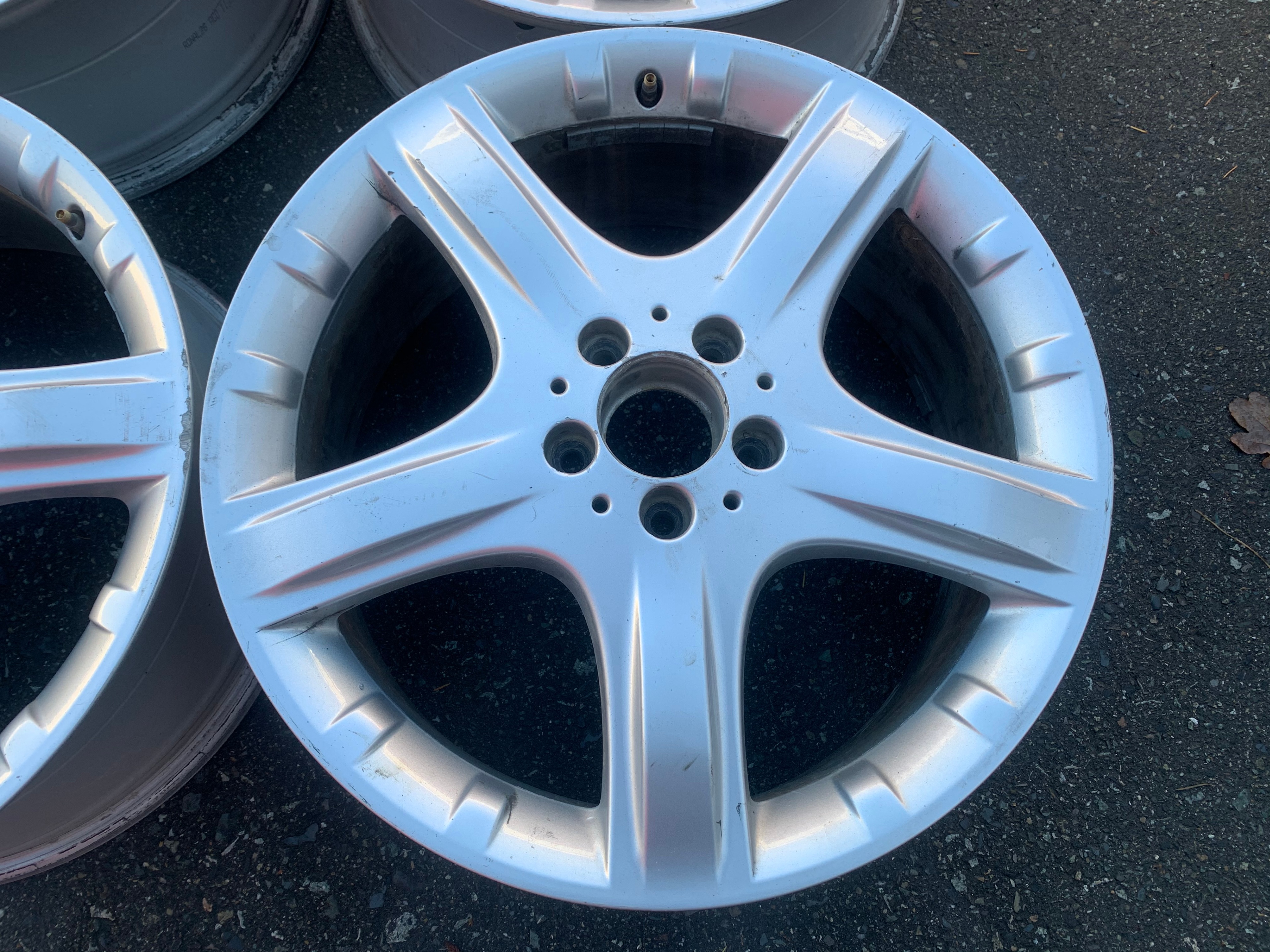 Set of OEM Mercedes Benz 19X8" ET67 rims in good cond ML R Class - photo 3