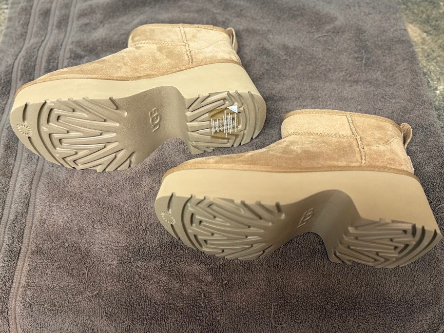 Women's Ugg Boots - photo 2