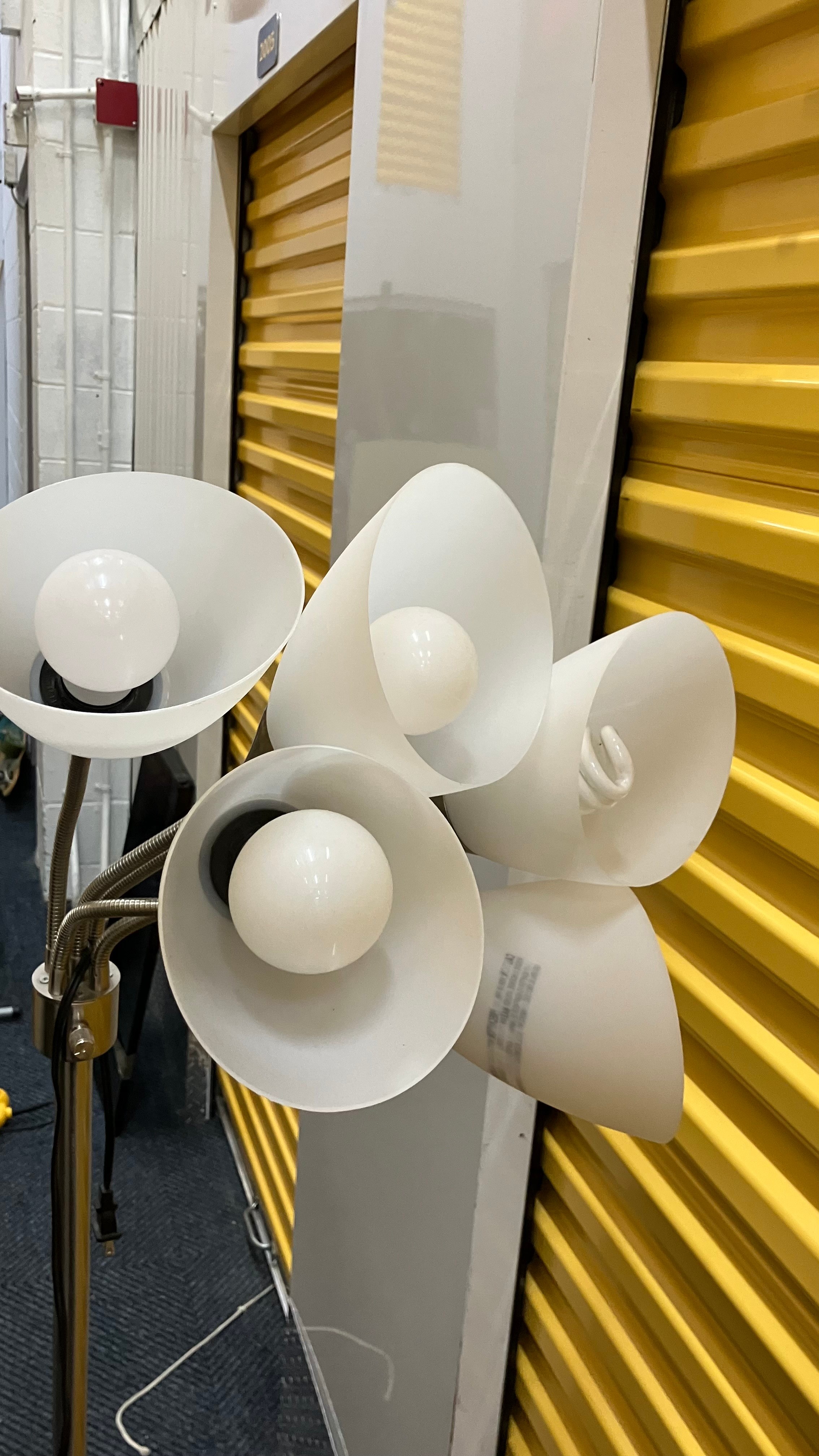 Lamp with assortments of bulbs - photo 2