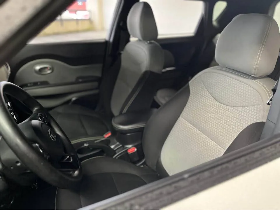 2016 Kia Soul image indicator(9)
