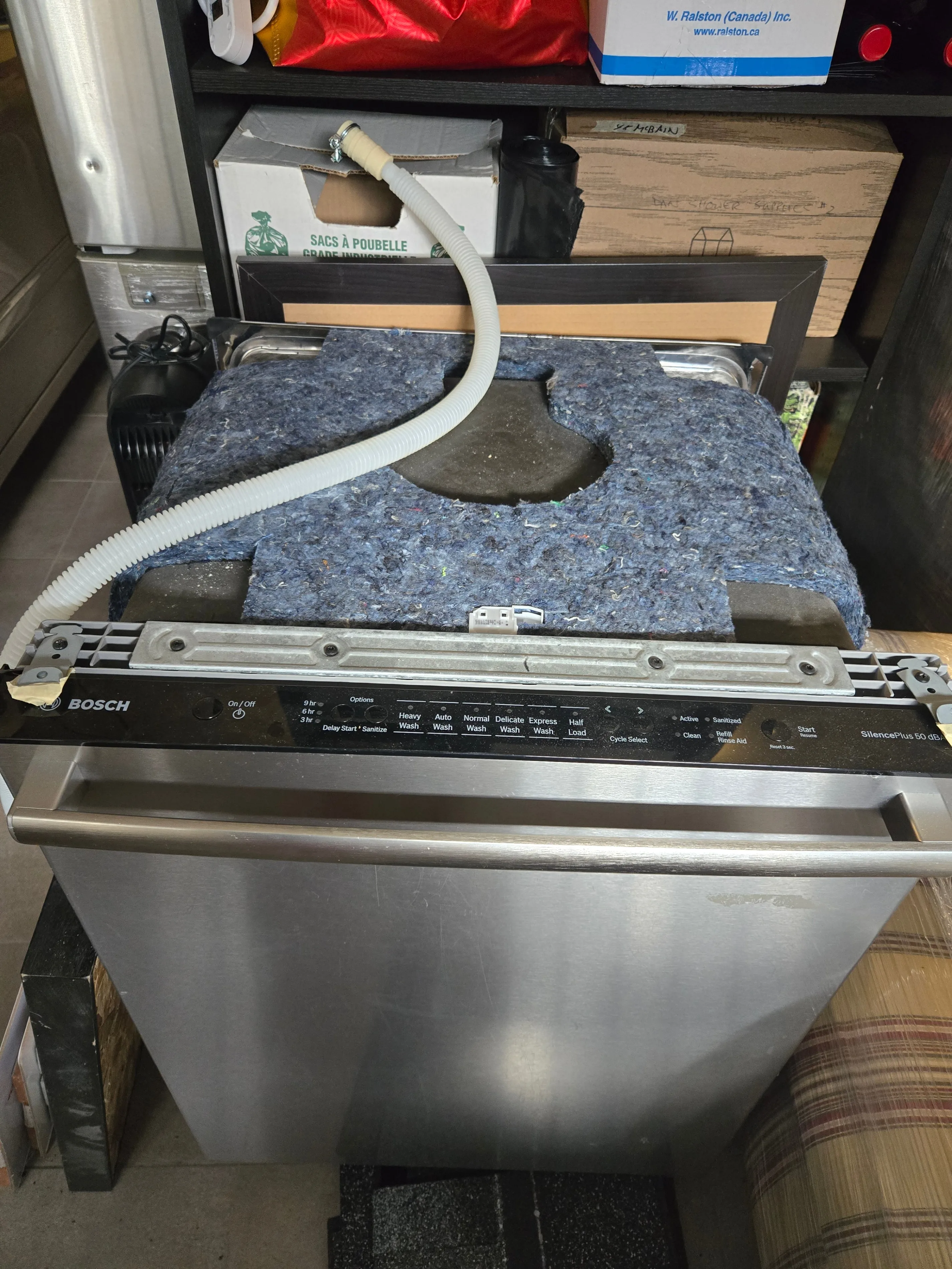 Super quiet Bosch stainless steel dishwasher for sale! image indicator(5)