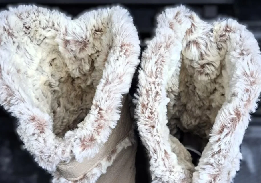 Woman's Genuine Leather Shearling Pull-on Boot Used Like New image indicator(6)