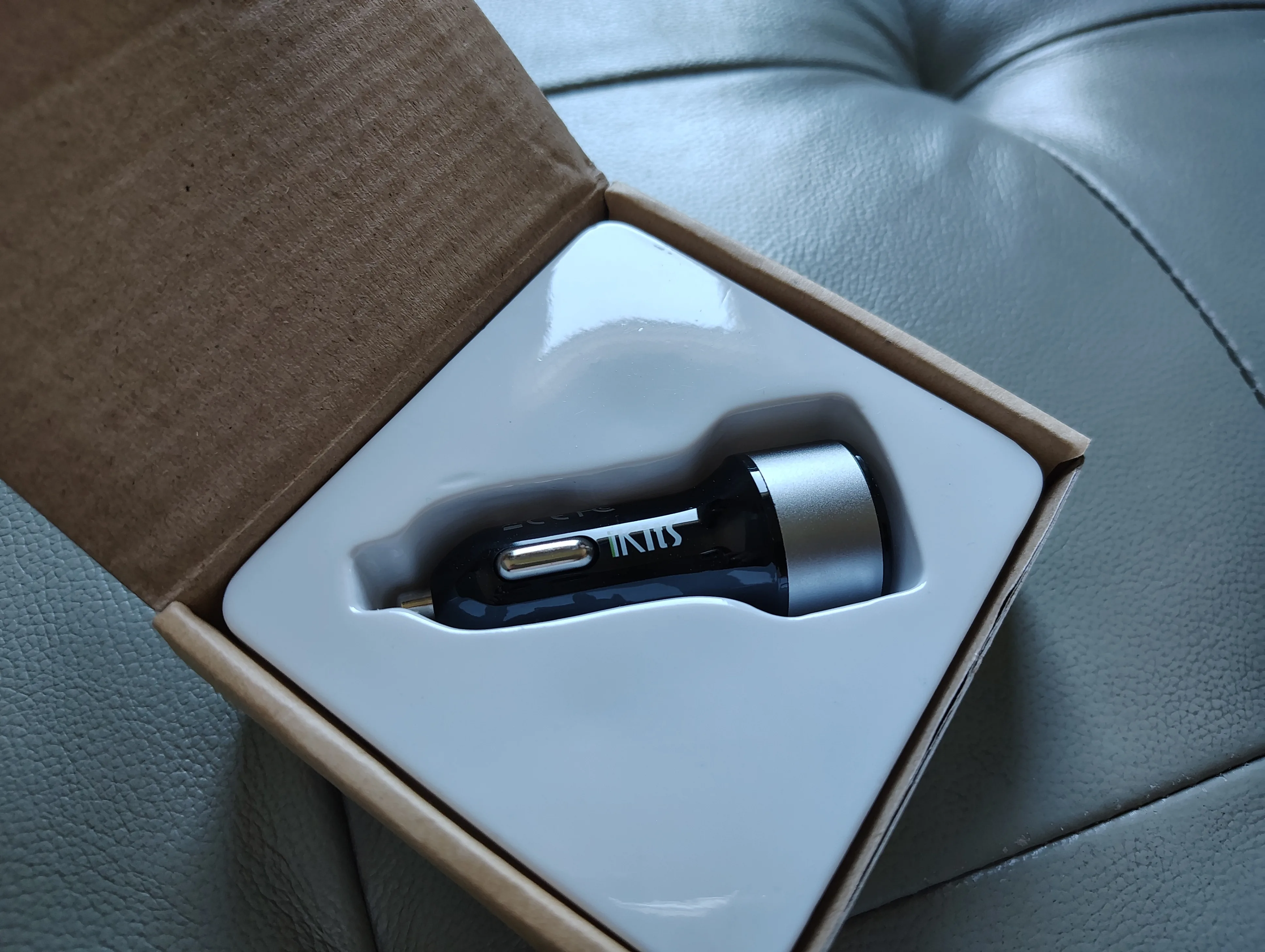 BRAND NEW Dual 2 Port USB Car Charger image indicator(2)
