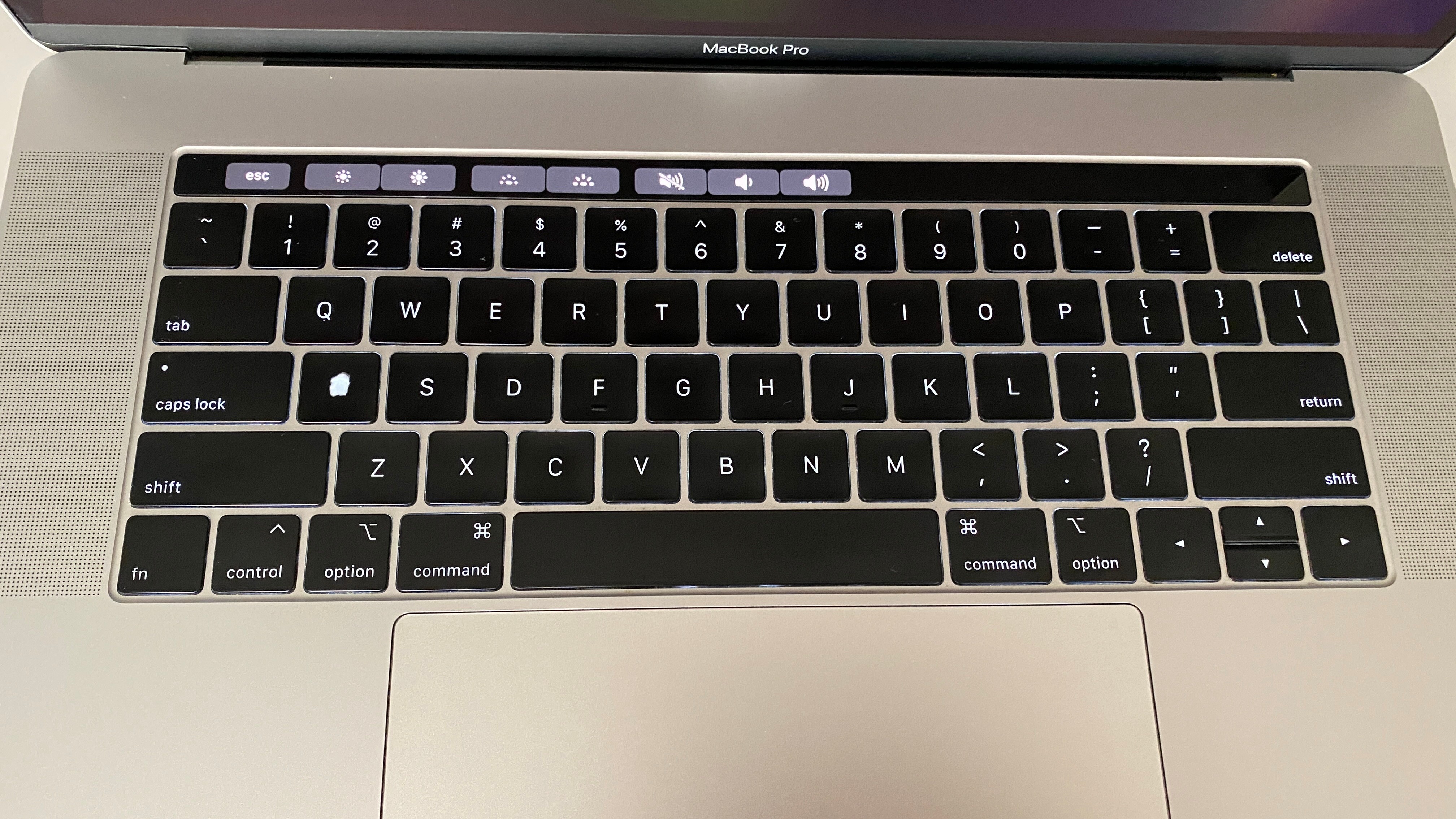 15-inch MacBook Pro – Silver – Late 2019 model - photo 2
