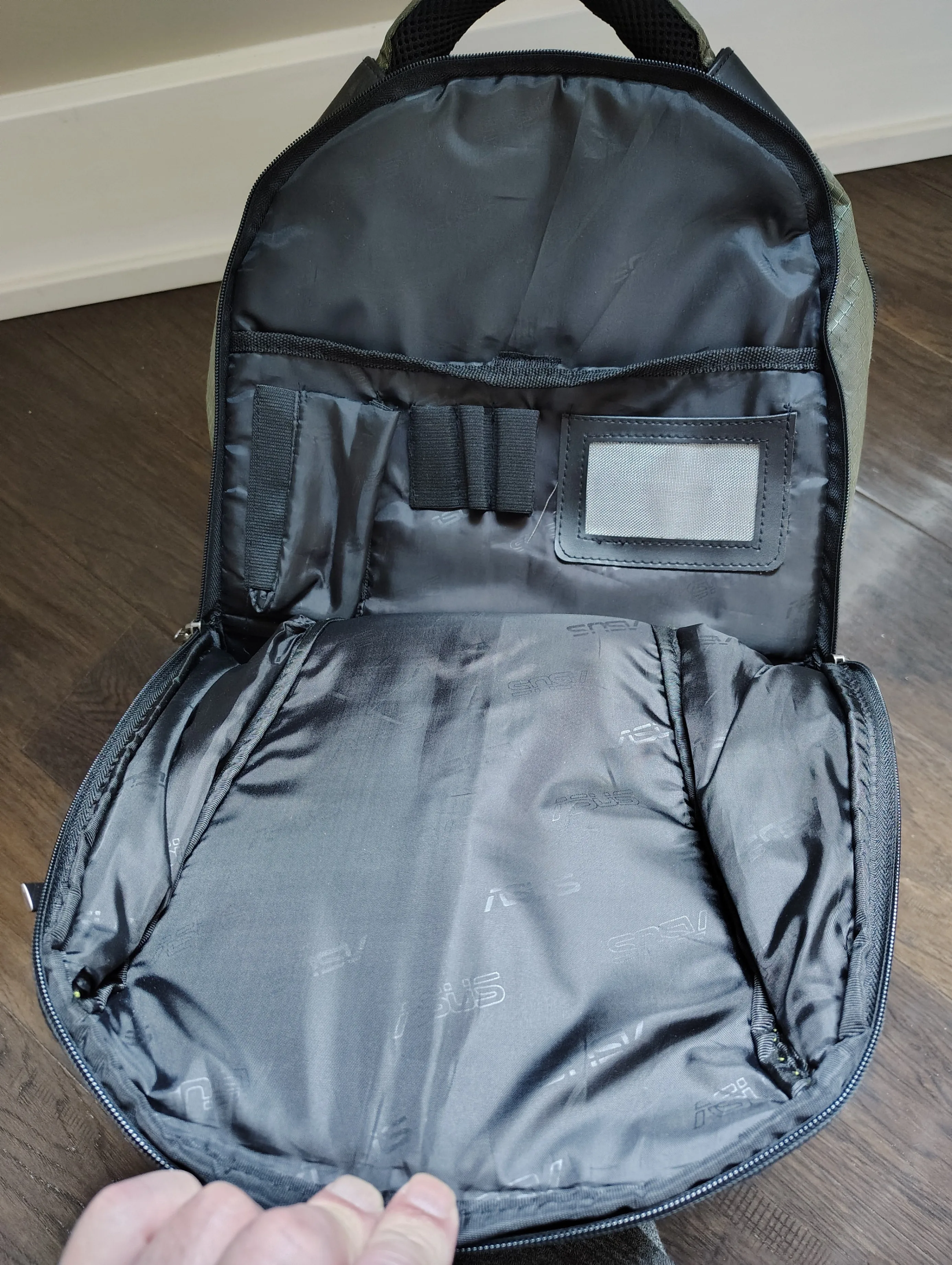 MINT RARELY USED ASUS ROG Artillery Notebook Laptop Backpack image indicator(3)